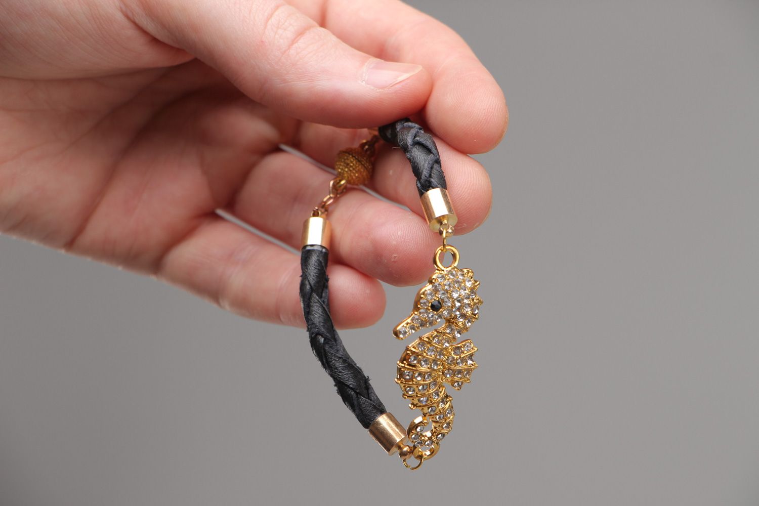 Bracelet en cuir naturel fait main noir pendentif en métal et strass Hippocampe photo 5