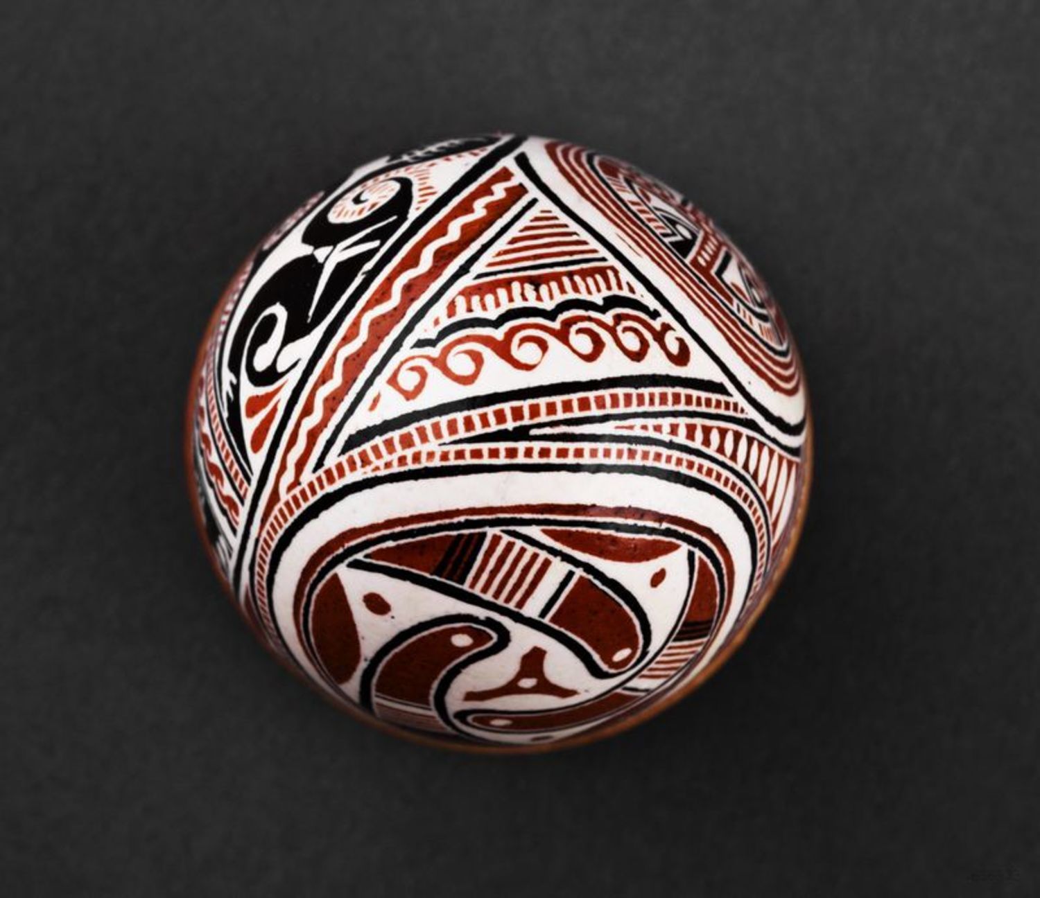 Oeuf de Pâques peint de colorants d'aniline fait main motifs ethniques photo 4