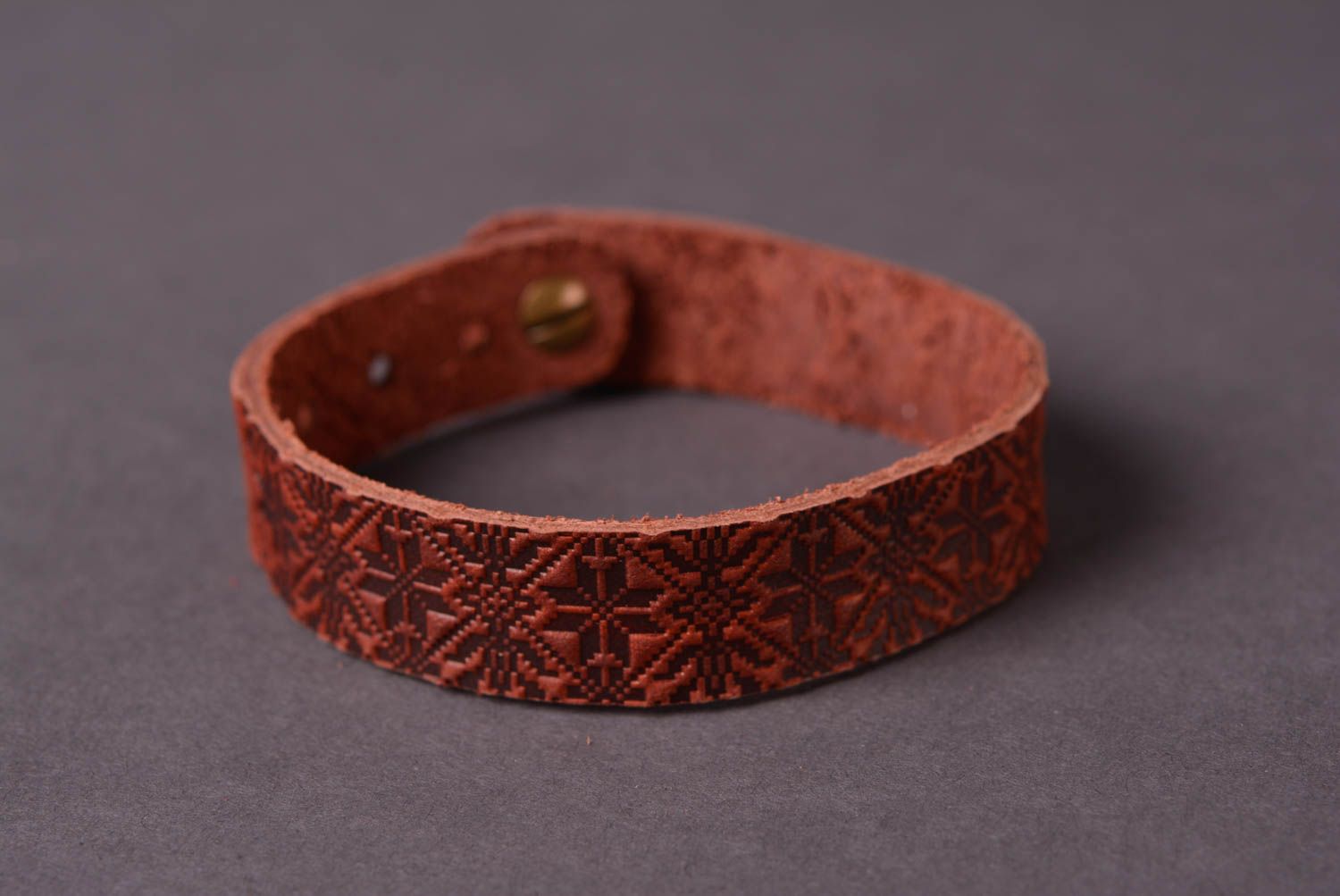 Кожаный браслет ручной работы симпатичный украшение из кожи браслет на руку фото 3