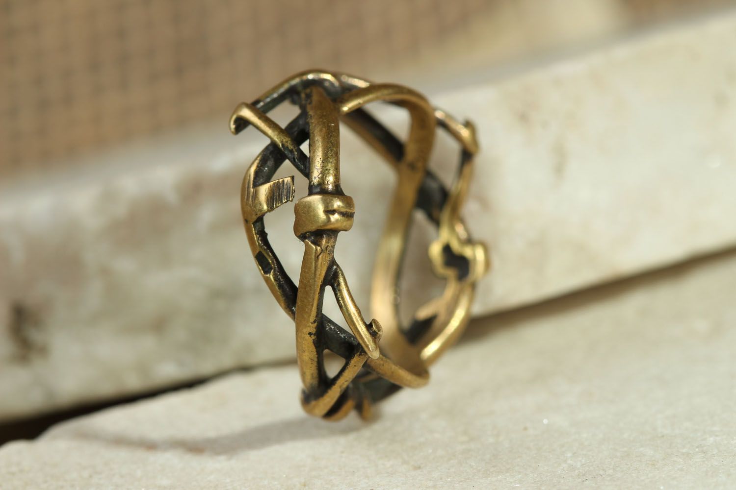 Geflochtener Ring aus Bronze foto 2