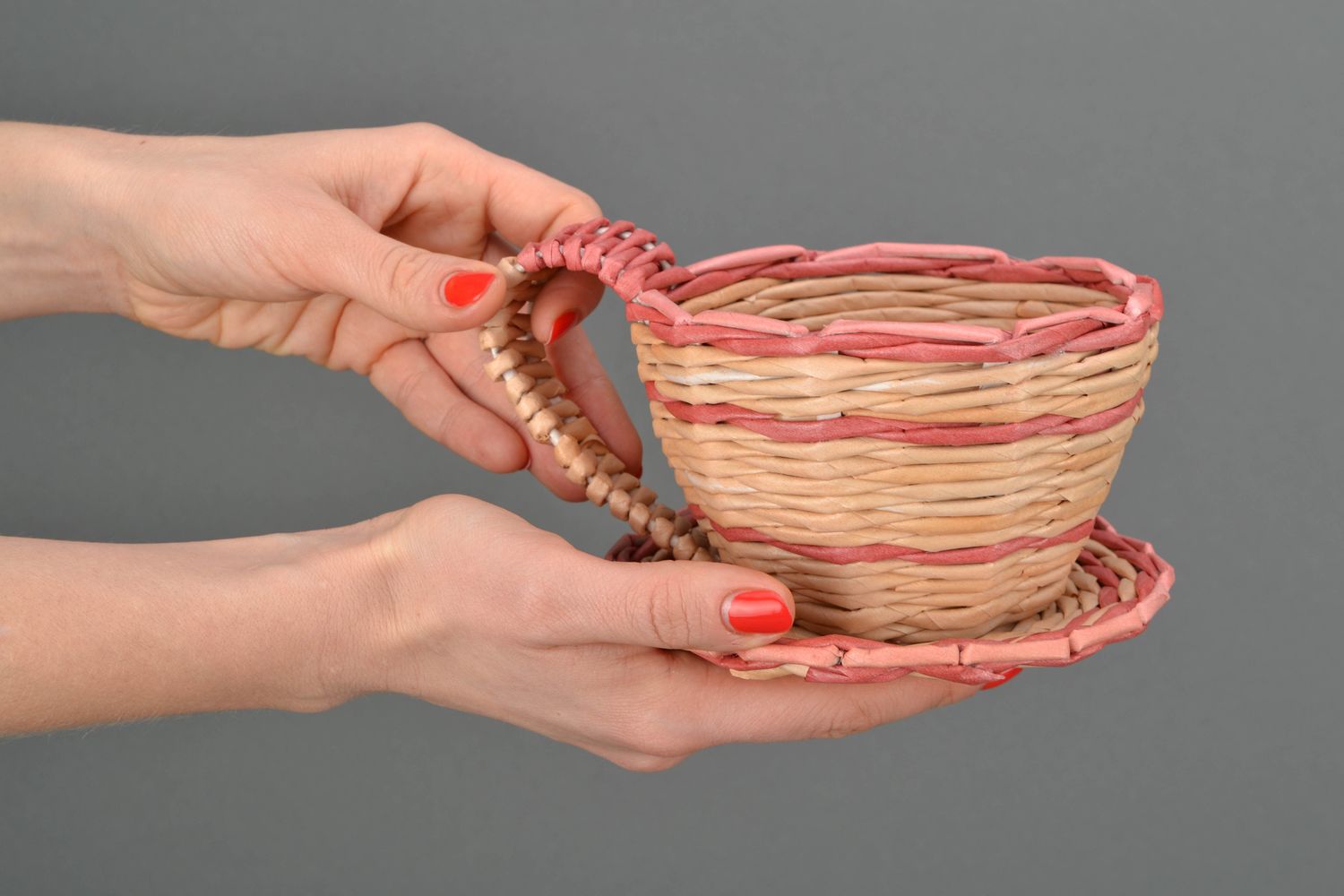 Woven flower pot with saucer photo 2