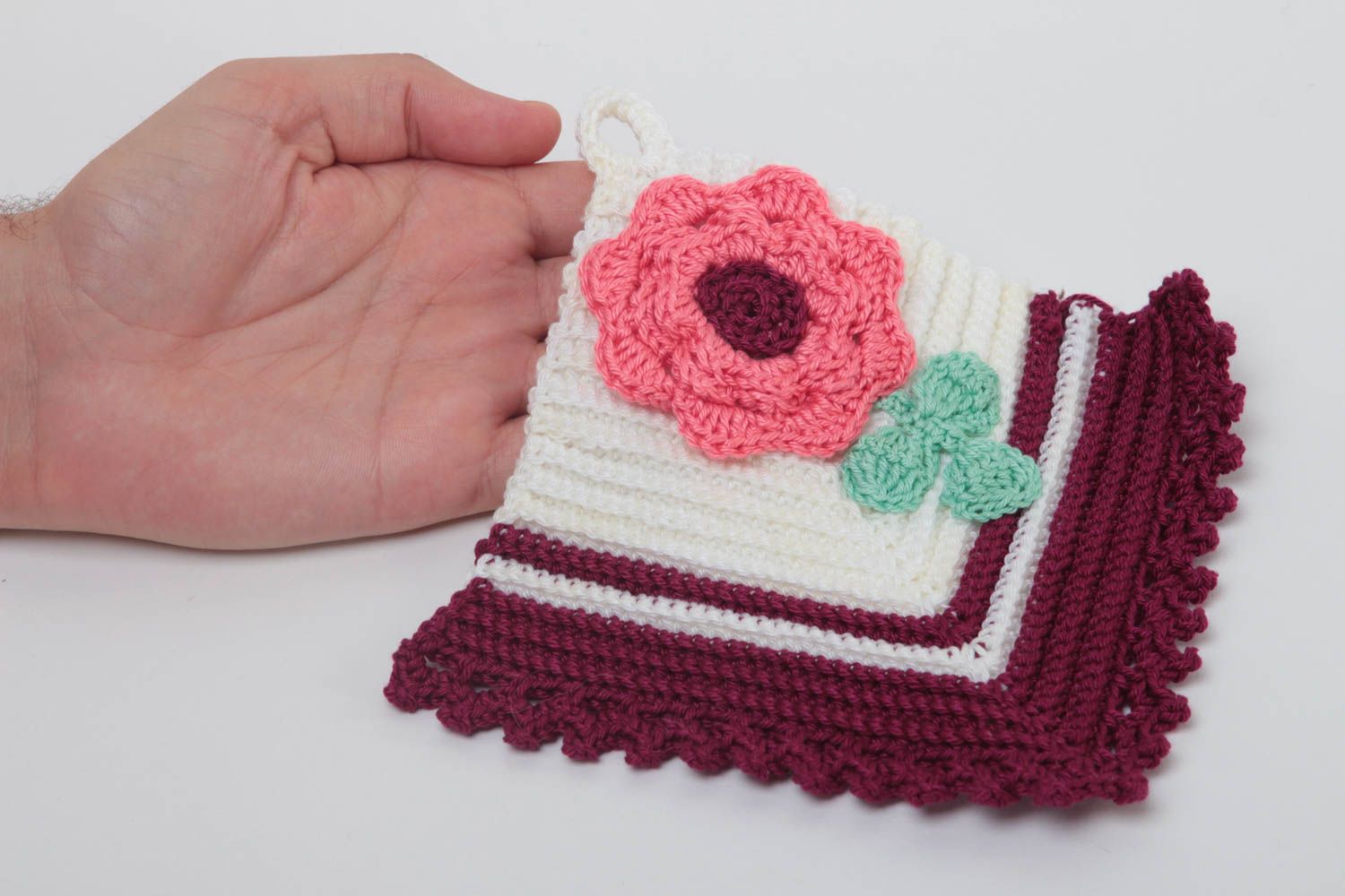 Manique cuisine fait main Accessoire cuisine tricot carré avec fleur Idée cadeau photo 5