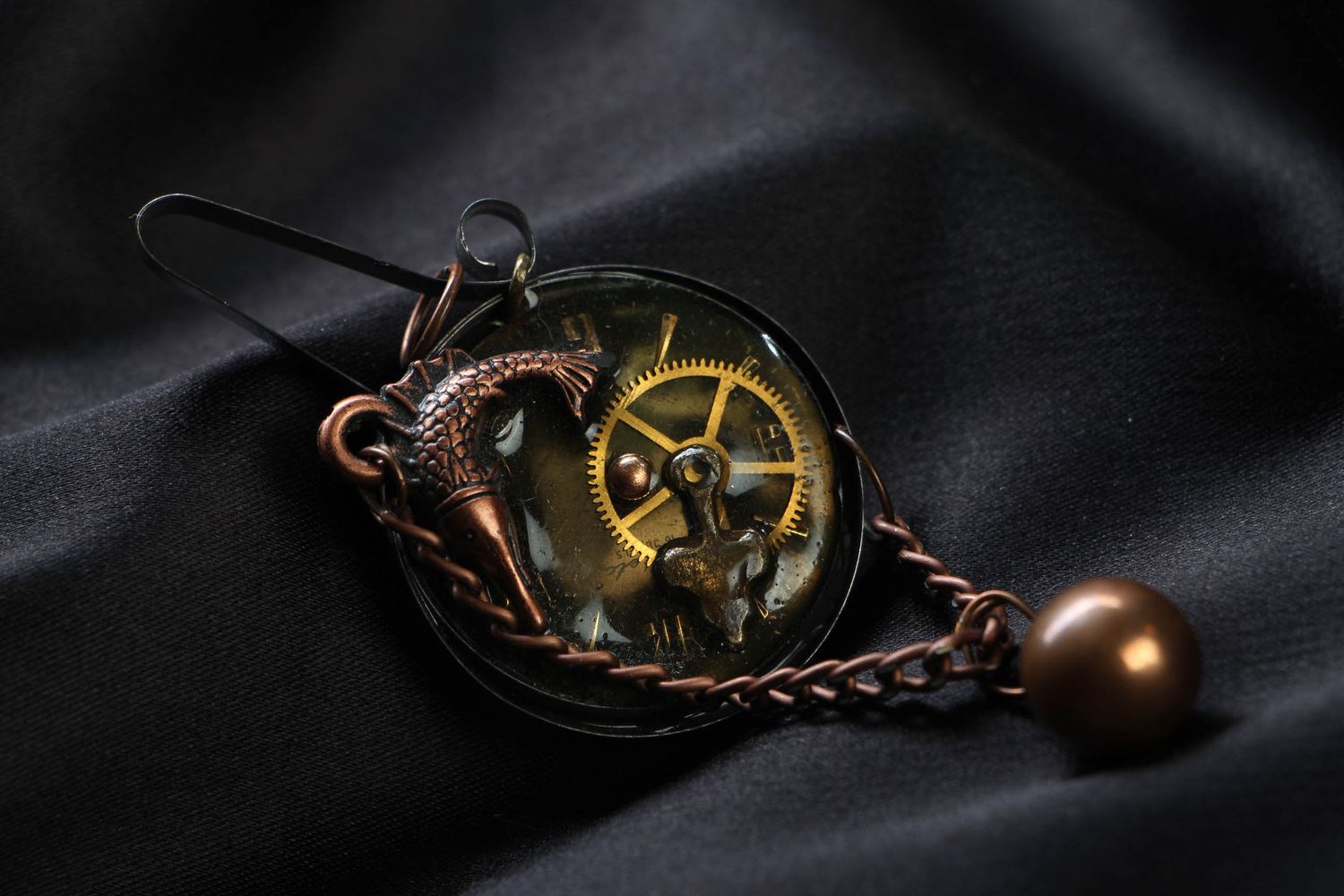 Designer metal pendant in steampunk style photo 1