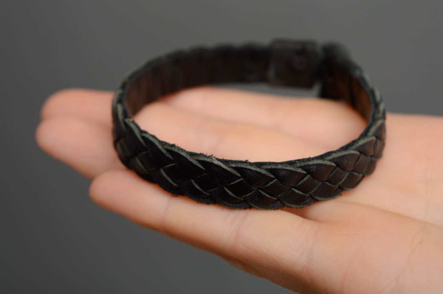 Black woven leather bracelet photo 4
