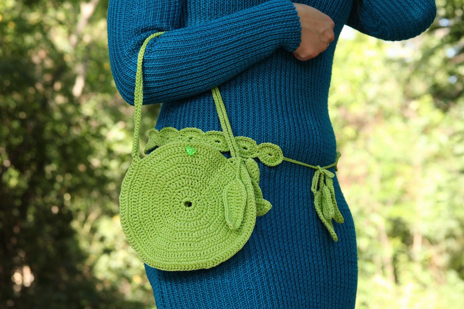 Hellgrüne gehäkelte Tasche und Gürtel foto 2