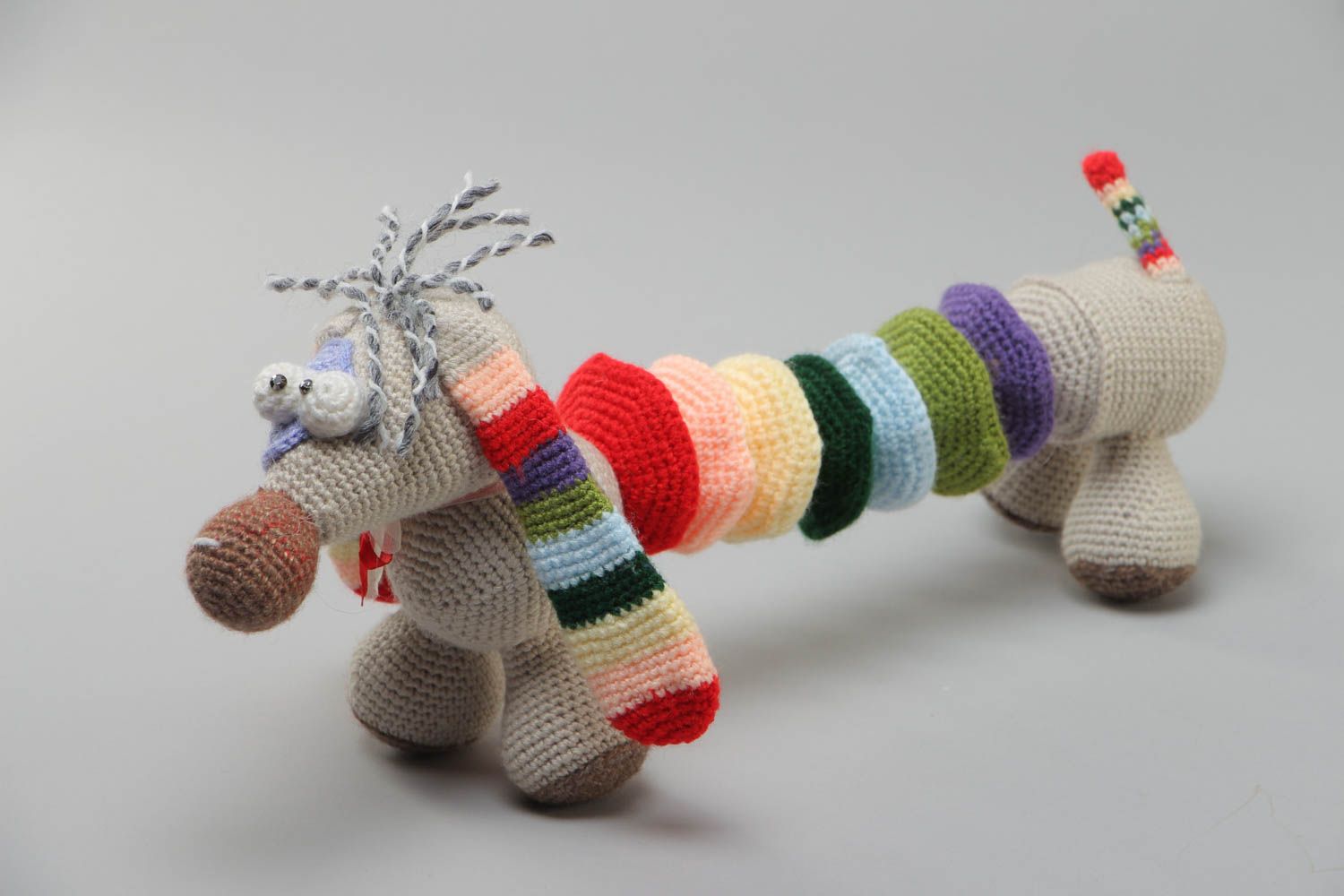 Peluche tricotée chien à rayures multicolores en fils acryliques faite main photo 2