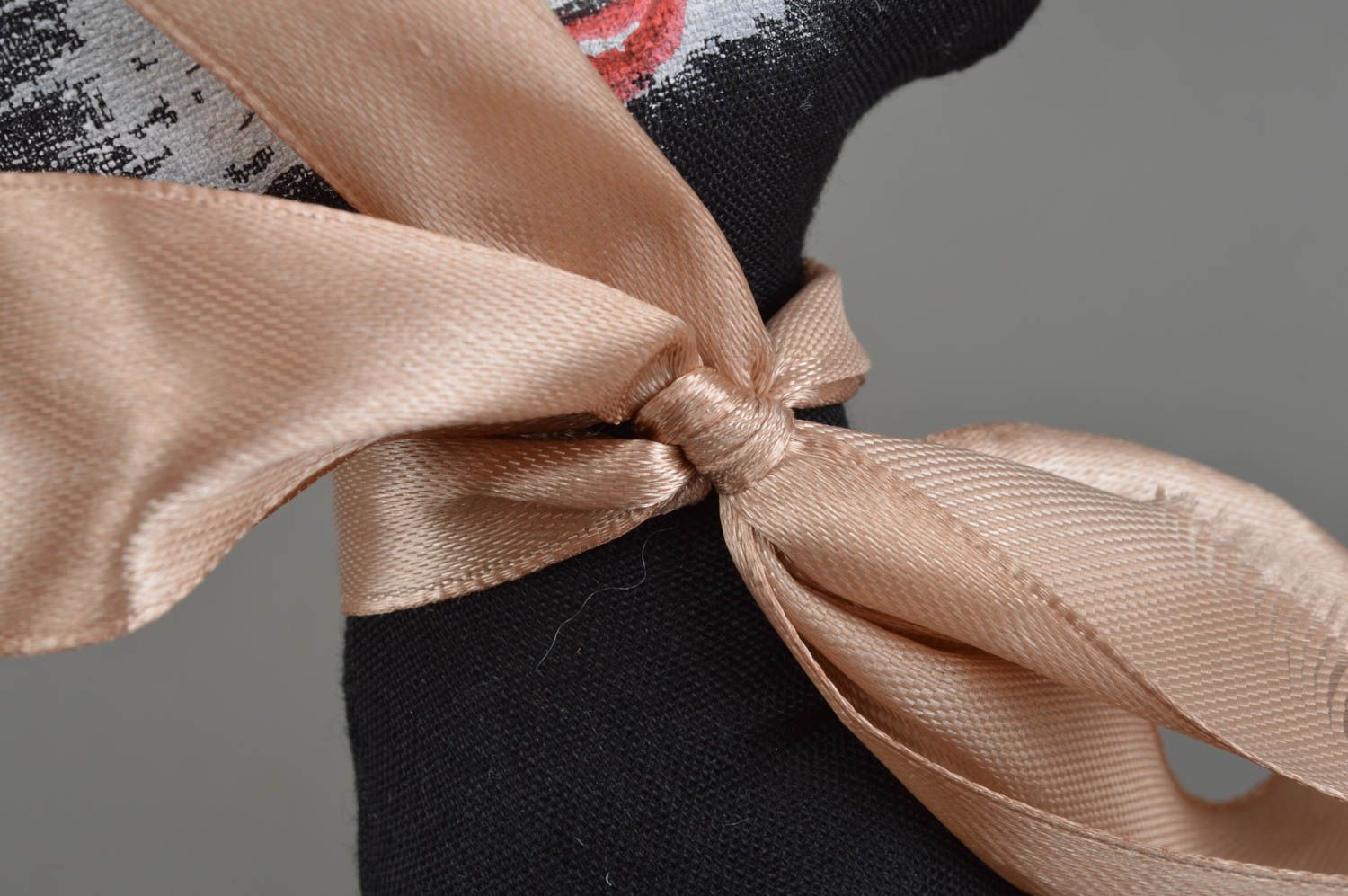 Мягкая игрушка кот с мышкой ручной работы черный красивый из ткани авторский фото 4