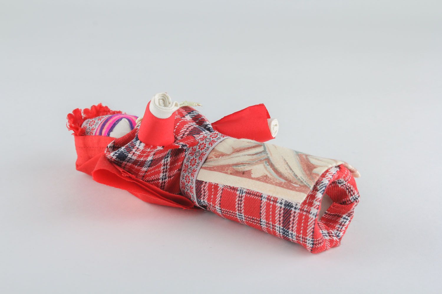 Kuschelige Puppe aus Textil  foto 2