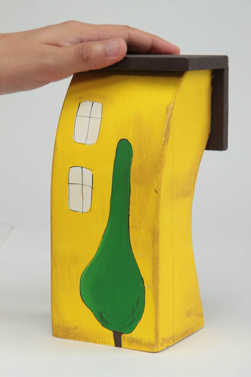 Maisonnette en bois fait main Petite statuette peinte jaune Déco intérieur photo 5