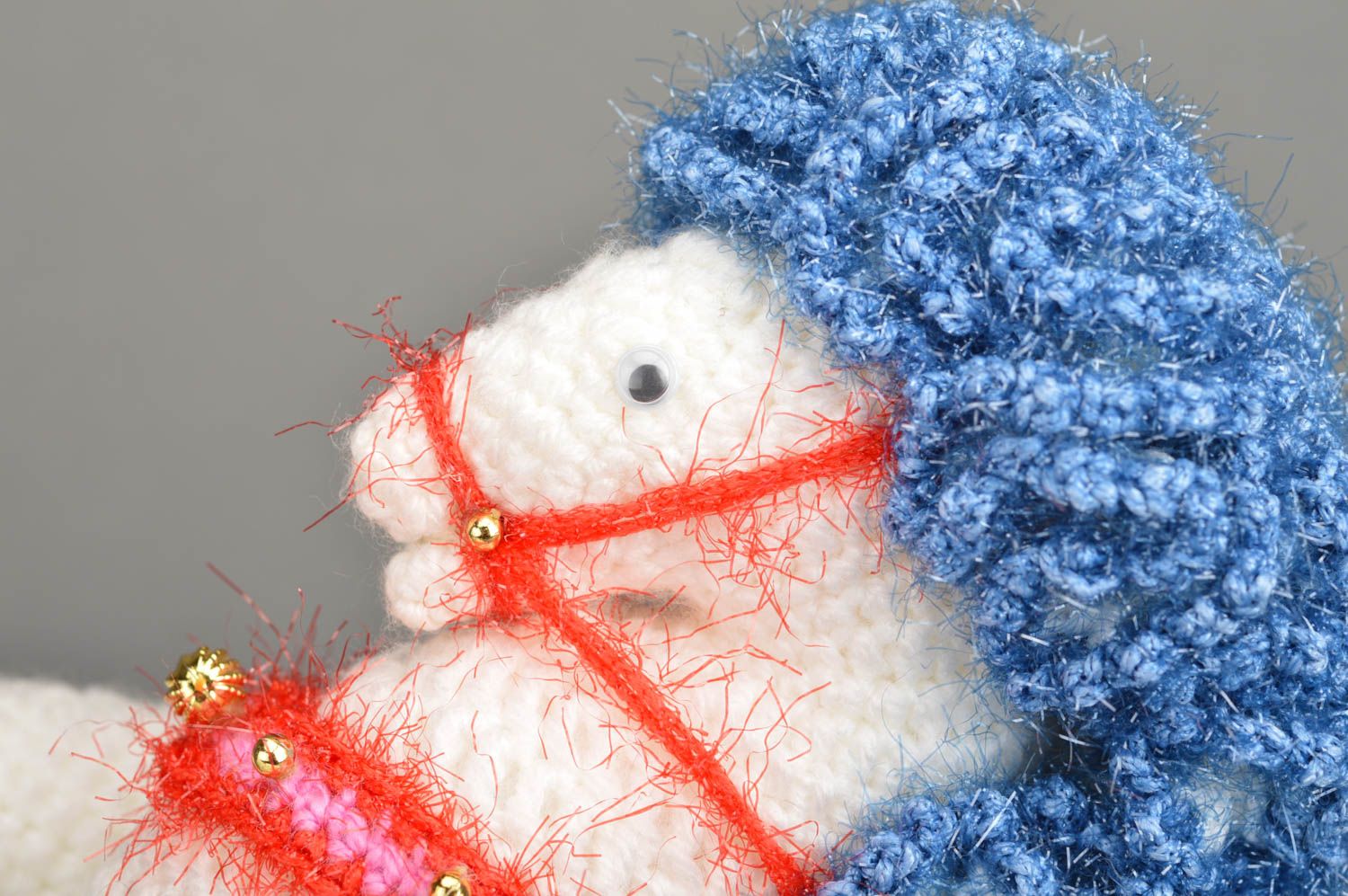 Joli jouet mou tricoté fait main en forme de cheval bleu blanc décoration photo 4