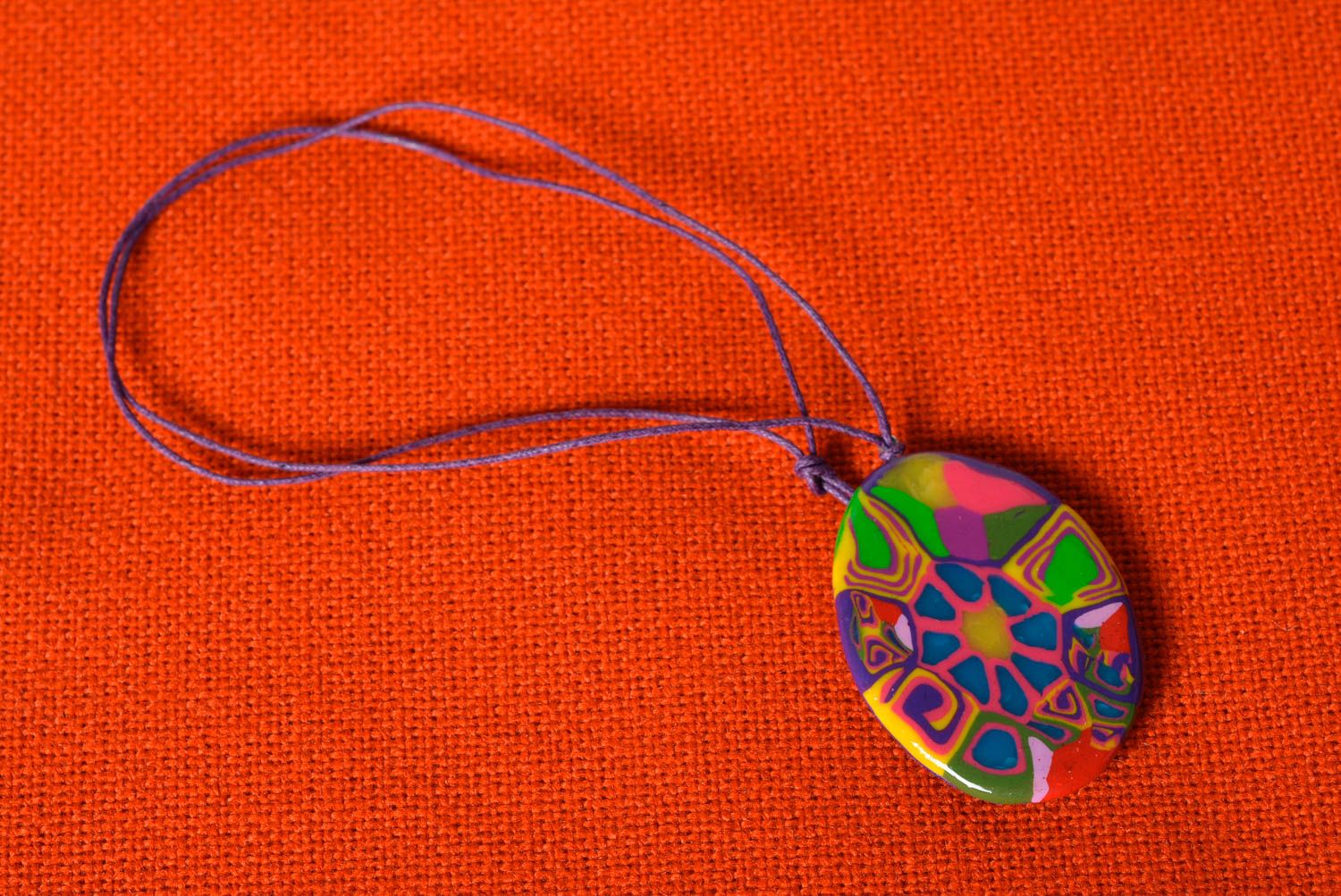 Pendentif multicolore Bijou fait main en pâte polymère sur cordon Cadeau femme photo 2
