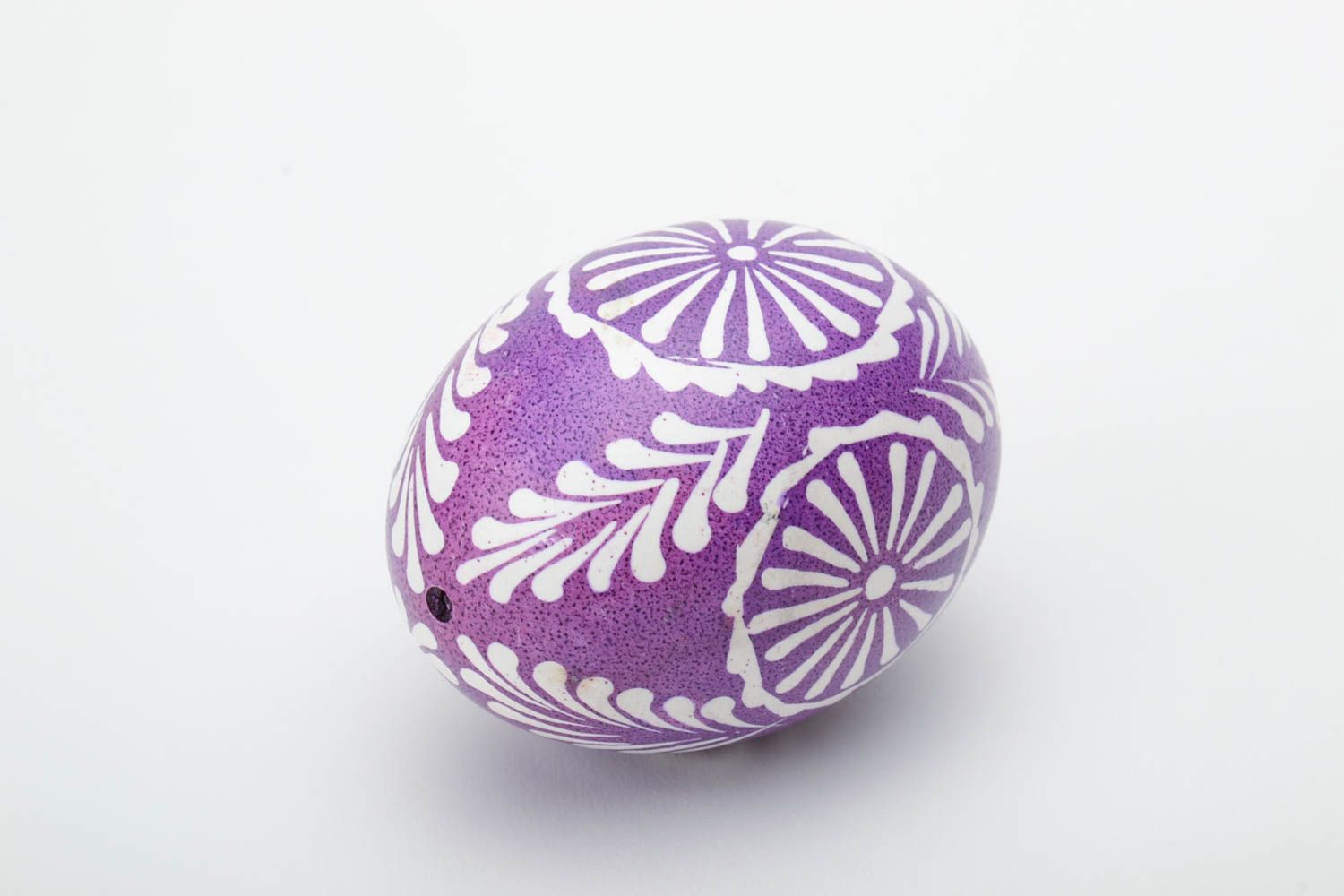 Handmade decorative violet and white Easter egg painted in Lemkiv style photo 2