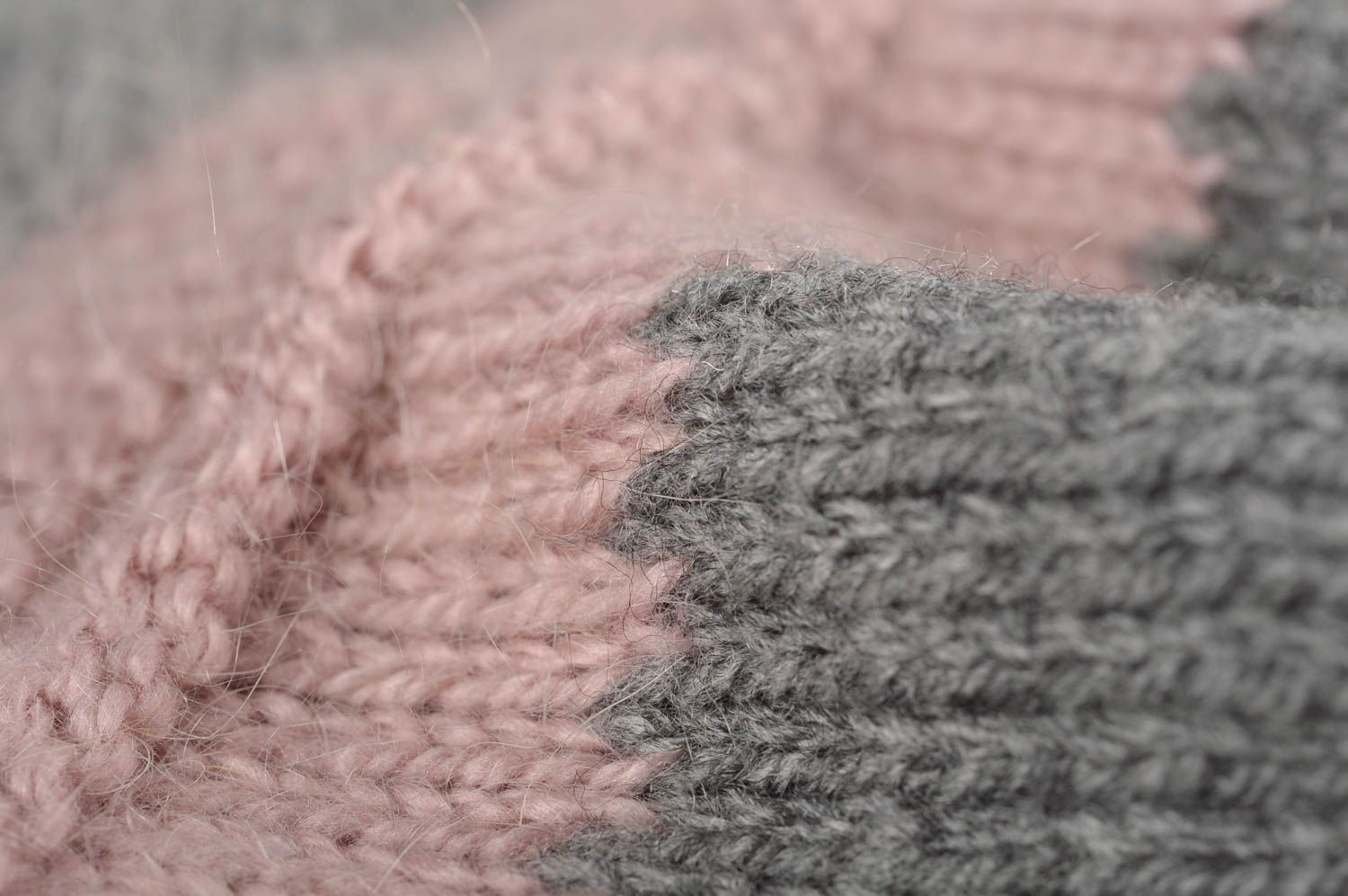 Bonnet au crochet fait main Chapeau tricot chaud gris rose Vêtement enfant photo 4