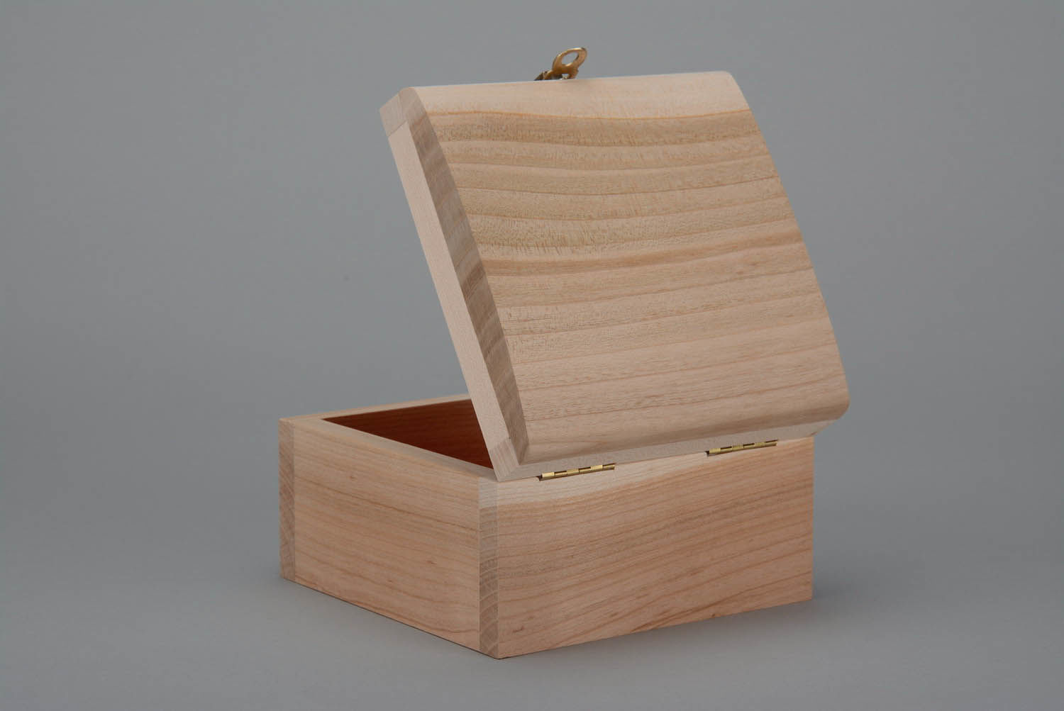 Wooden box photo 1