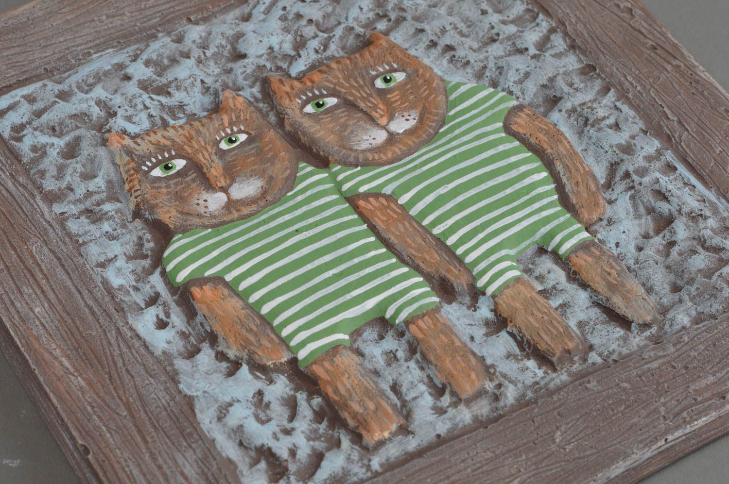 Petit tableau déco en plâtre fait main carré Deux chats en maillots rayés photo 5