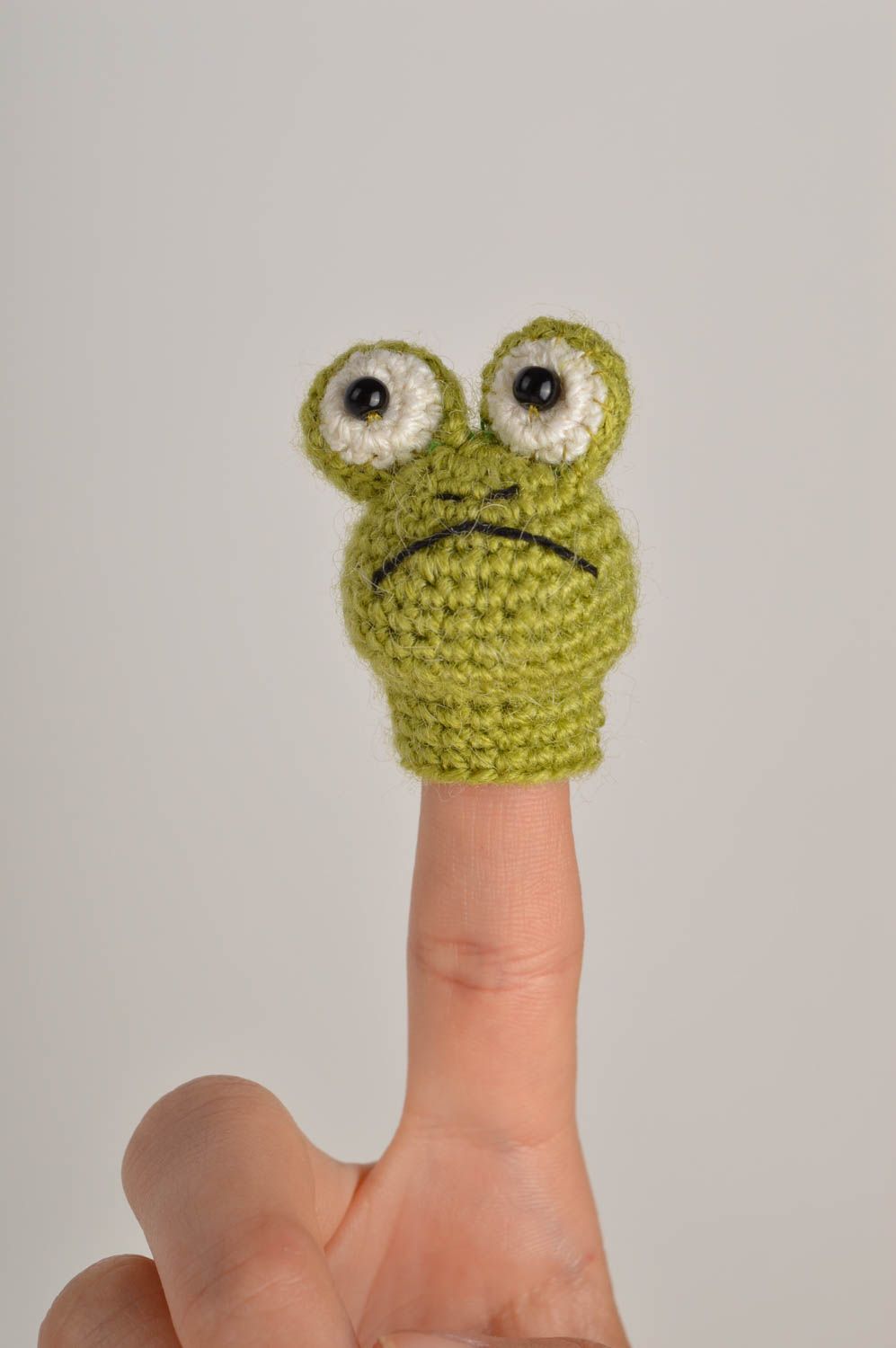 Handmade crocheted finger toy soft toy present for kid baby toy soft frog toy photo 1
