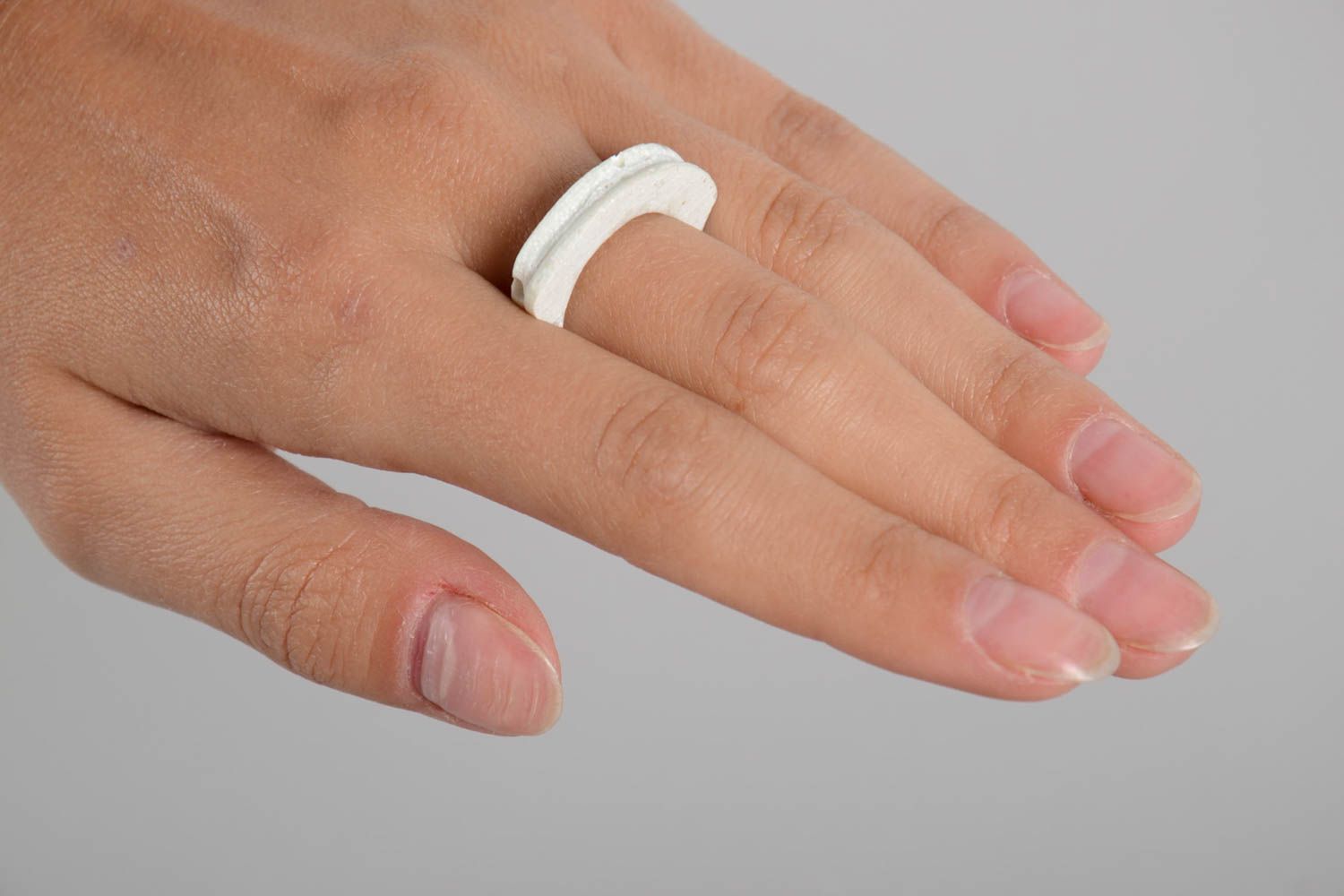 Кольцо ручной работы белое изящное кольцо из латуни женское кольцо модное фото 2