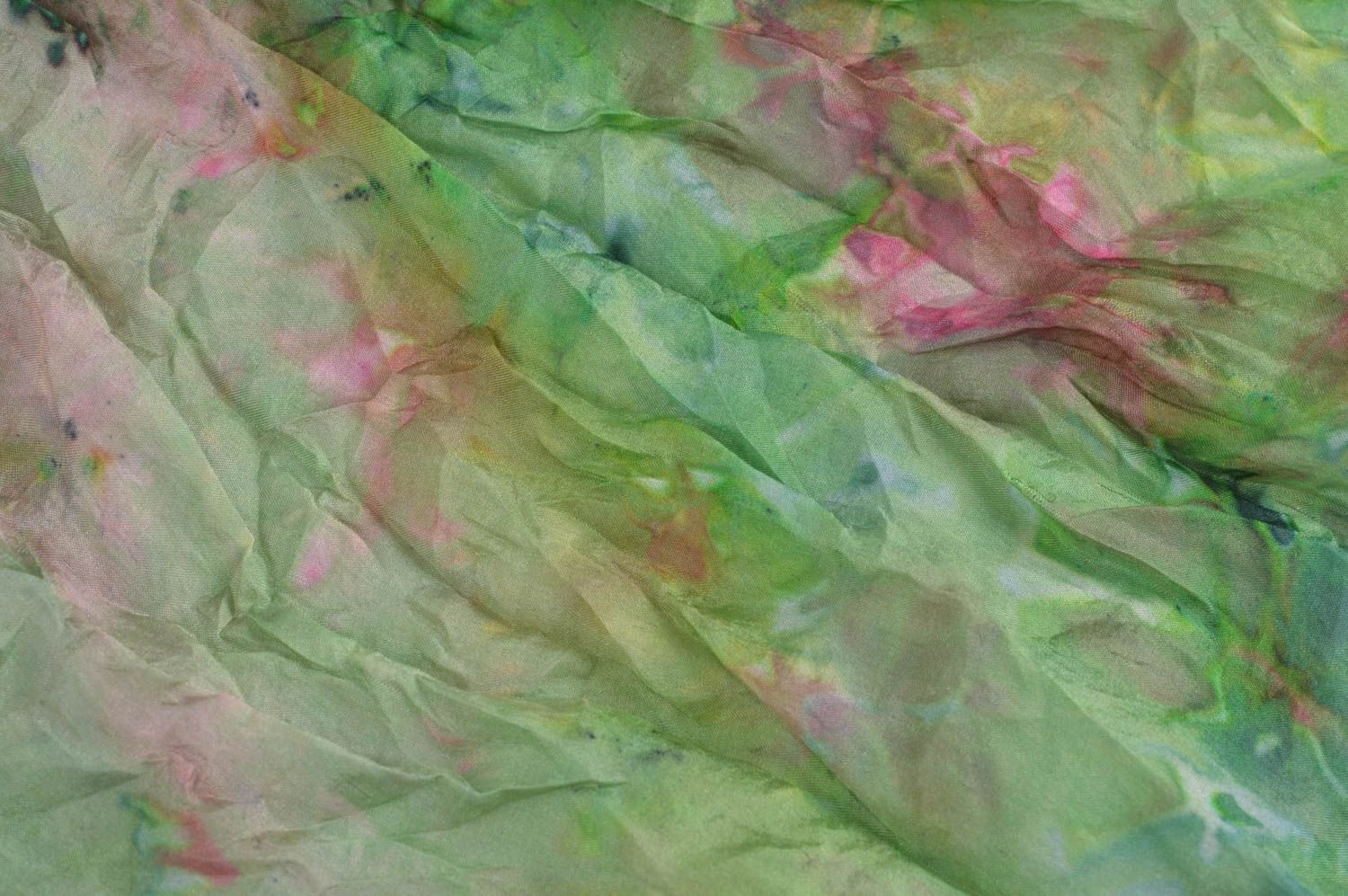 Châle en soie peint technique batik fait main vert design Vent de l'été photo 5
