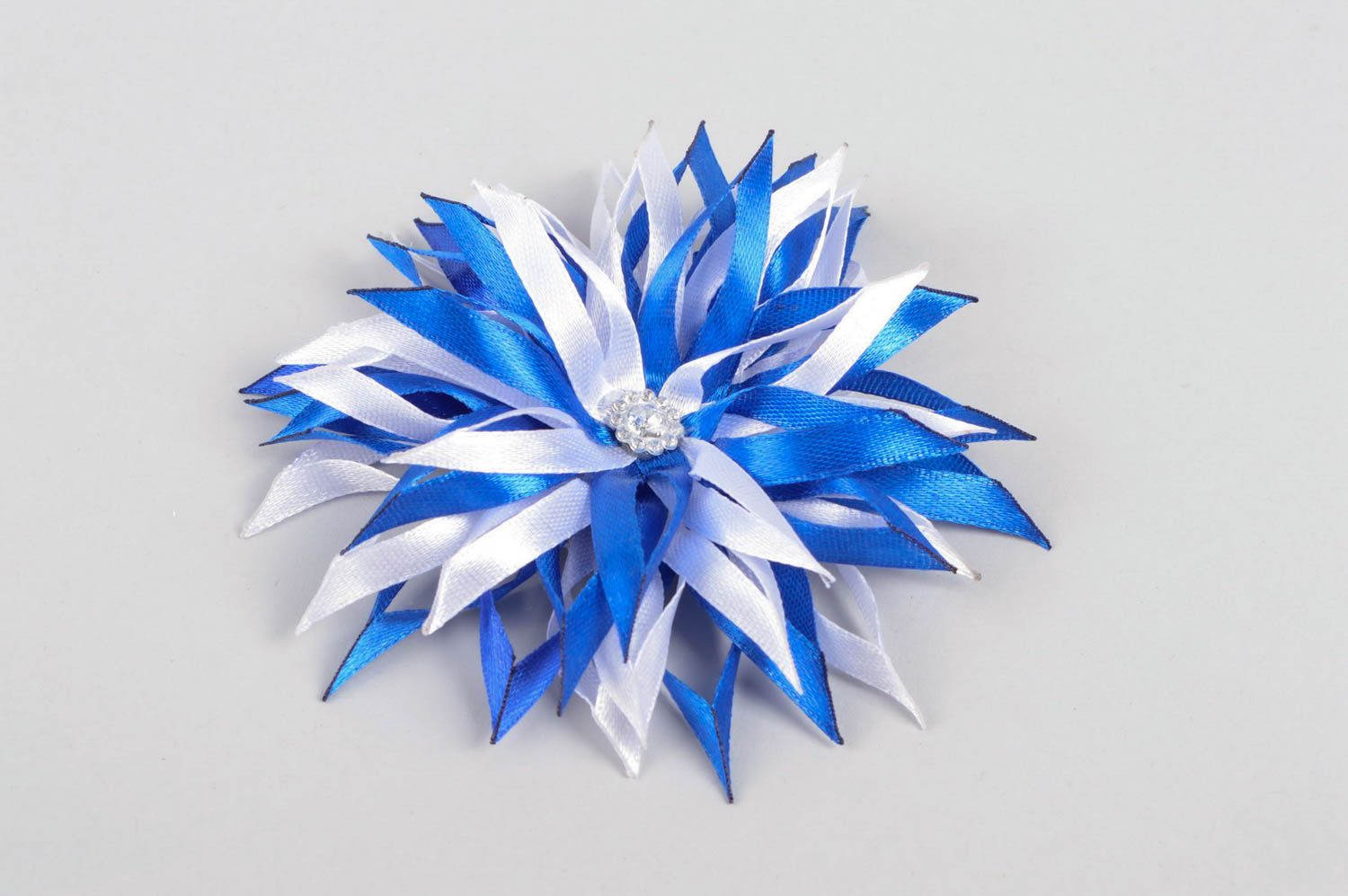 Handmade Haar Spange festlicher Haarschmuck Mode Accessoire mit Blume weiß blau foto 2