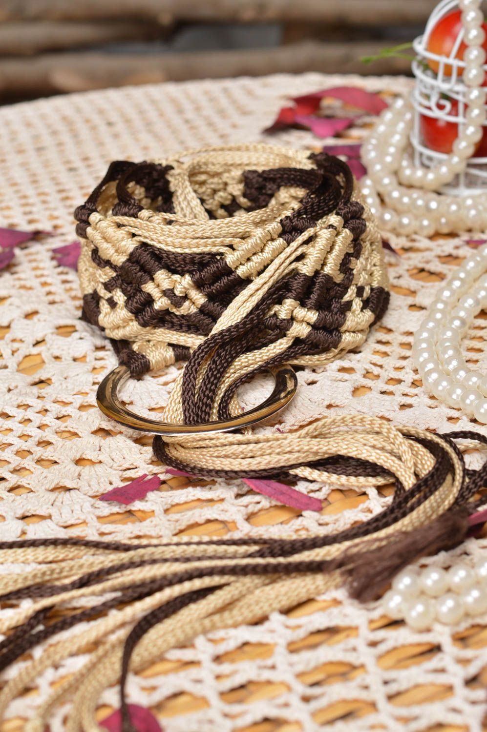 Авторское плетенное украшение пояс бежево-коричневый в технике макраме  фото 1