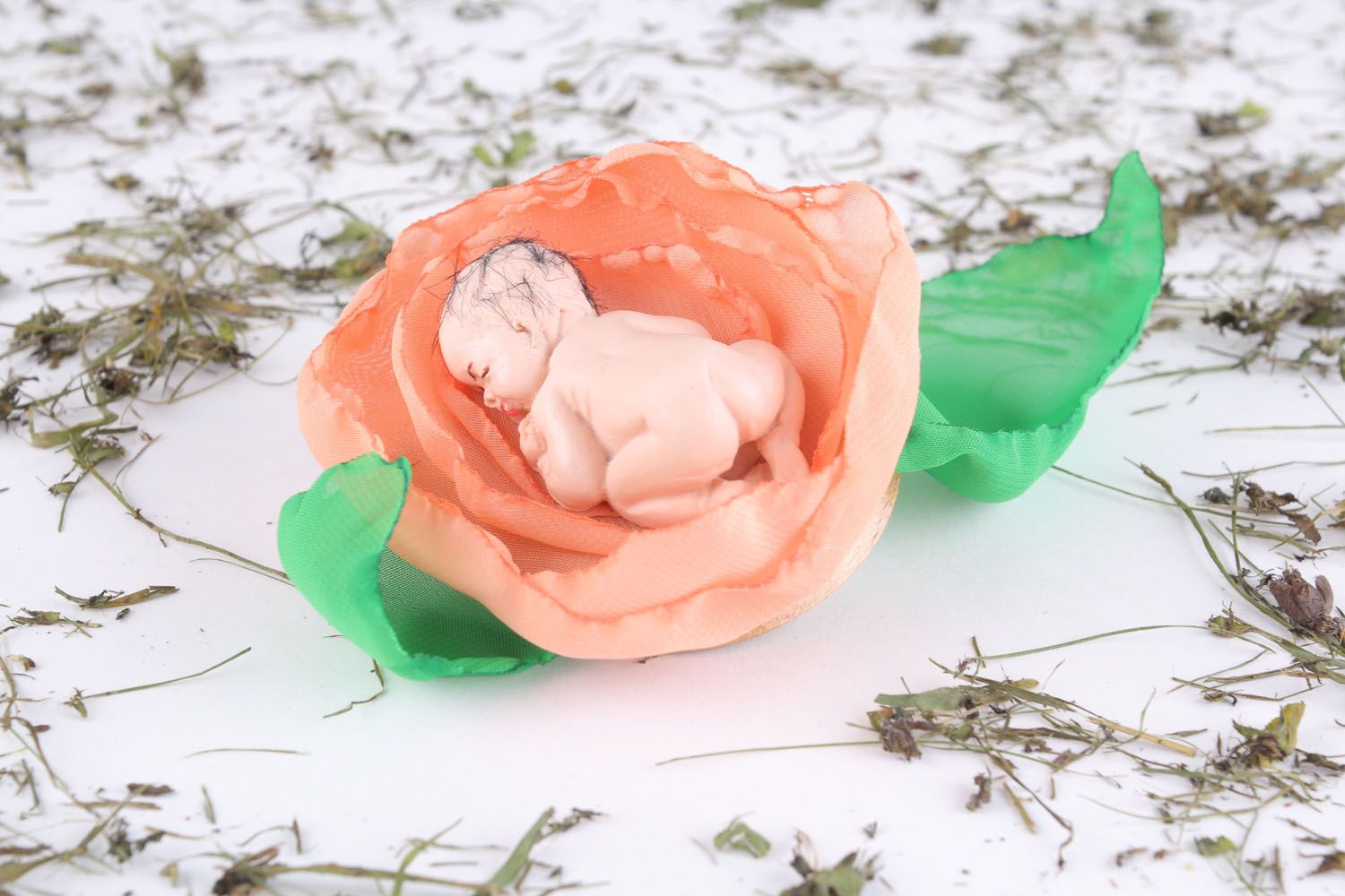 Statuette décorative faite main originale avec bébé dans une fleur souvenir photo 5