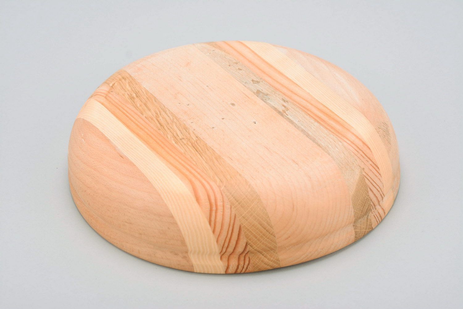 Plato de madera para los productos secos foto 2