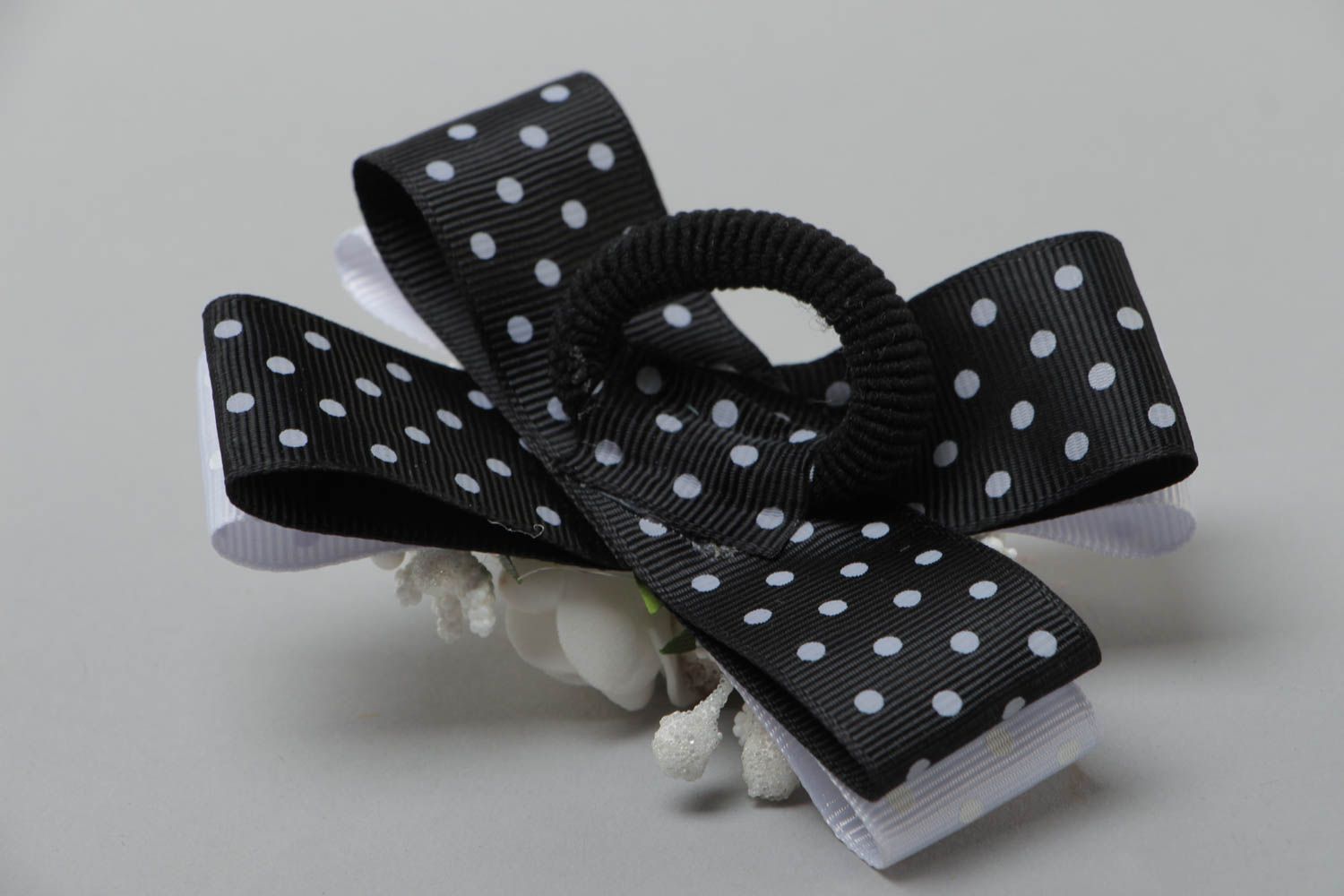 Handmade hair band with black and white rep ribbon bow with flowers and berries photo 4