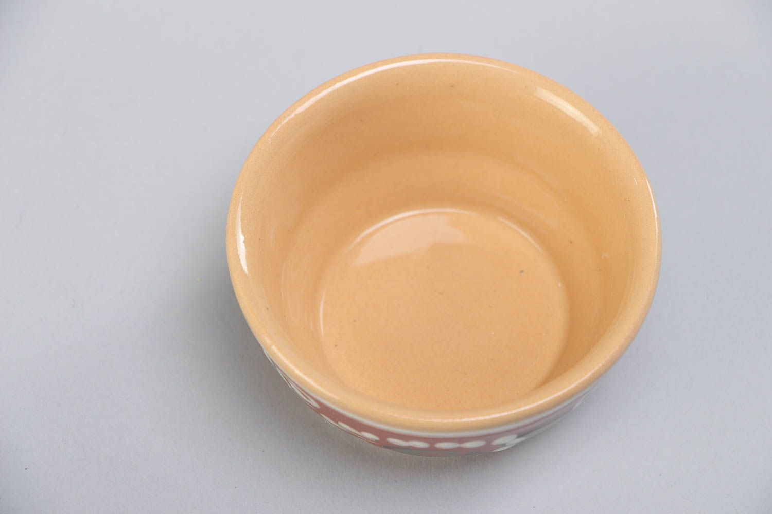 Handgemachte keramische Soßenschüssel mit Bemalung aus rotem Ton 70 ml in Milchbrennen Technik foto 3