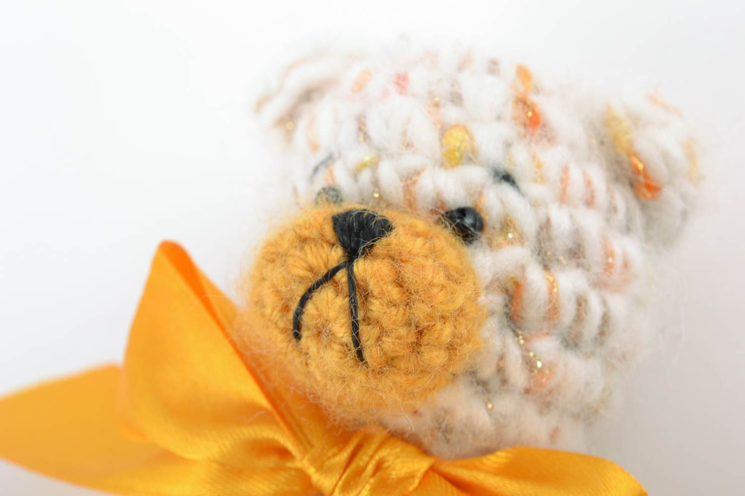Handmade Kuscheltier Bär aus Wolle mit Schleife am Hals Geschenk für Kinder foto 3