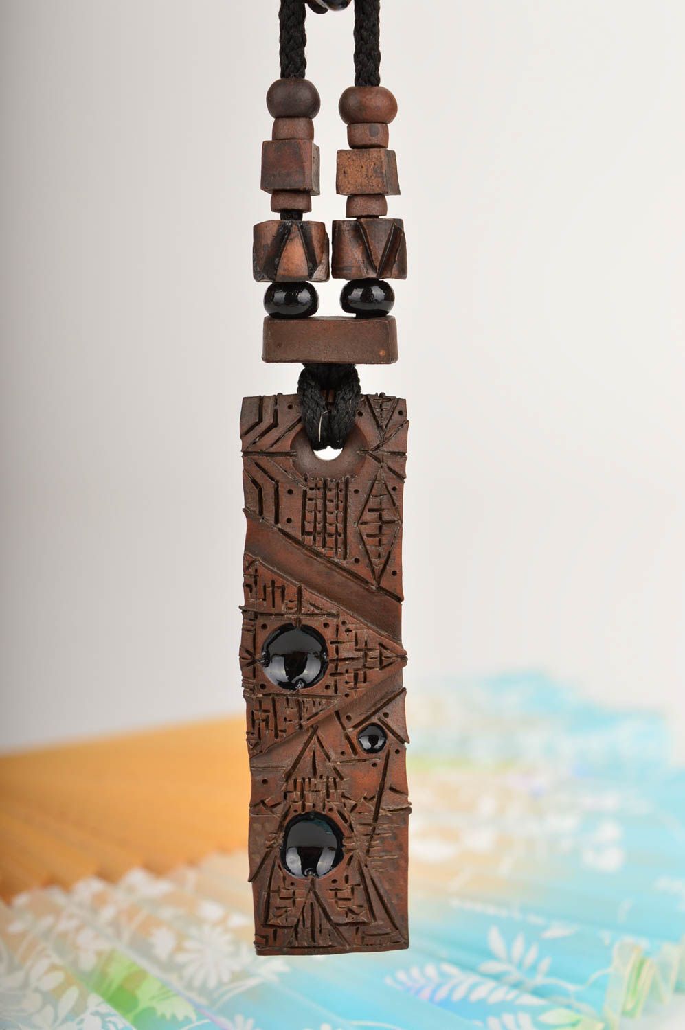 Керамическое украшение кулон ручной работы стильная подвеска на шею расписная фото 2
