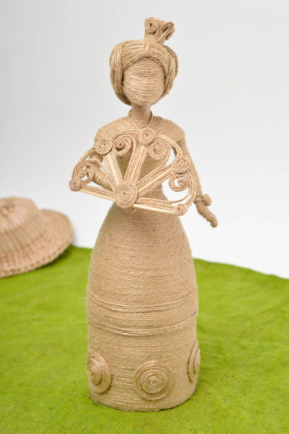 Figurine femme faite main Poupée artisanale en ficelle Décoration pour chambre photo 1
