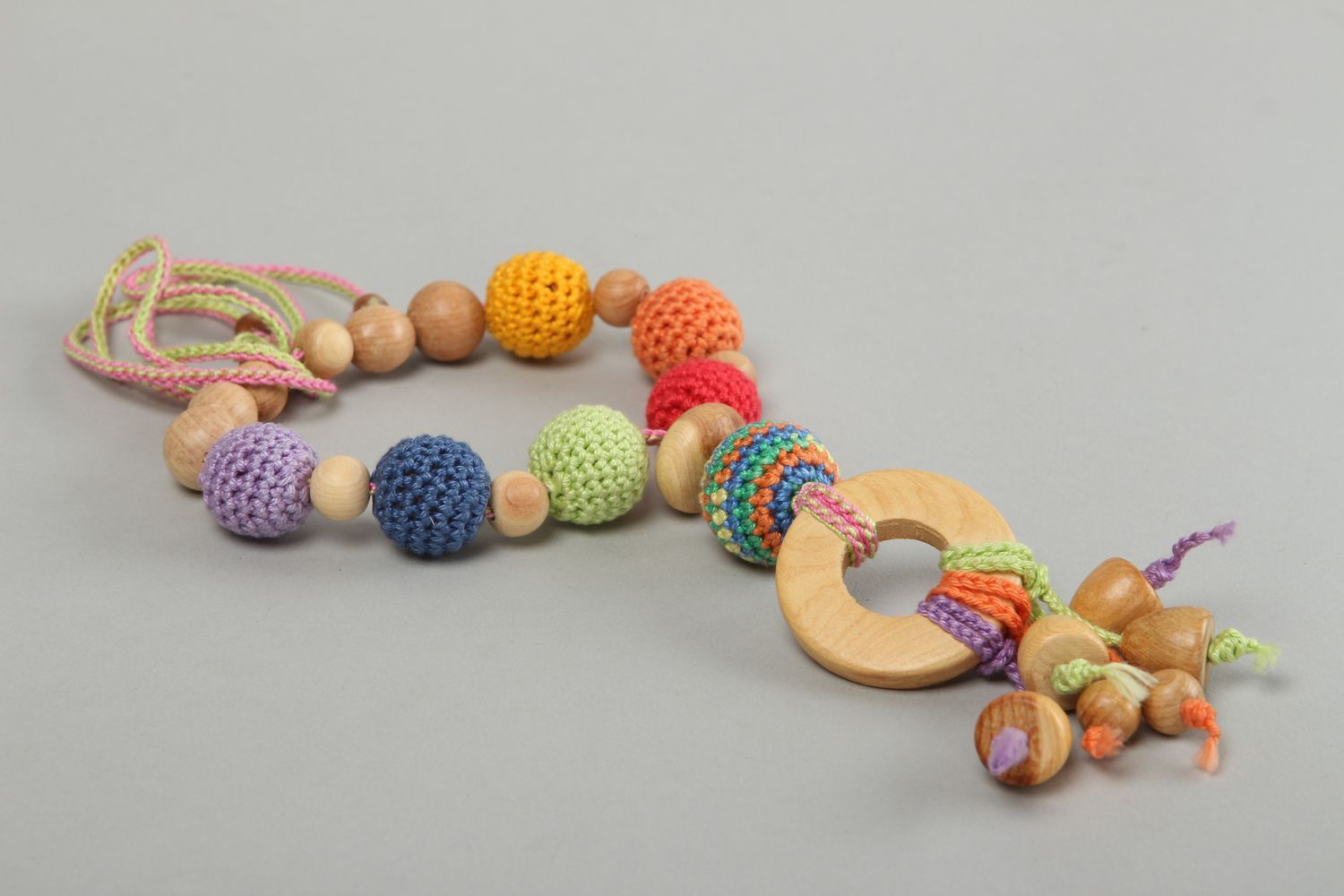 Handmade crochet babywearing necklace wooden ball necklace crochet ideas photo 2
