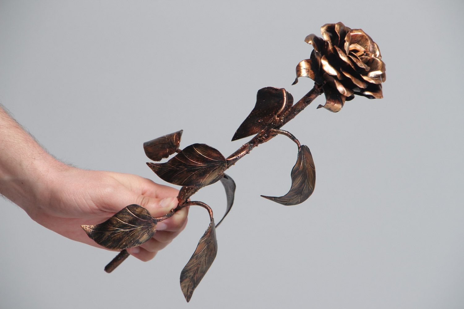 Металлическая роза в технике холодной ковки ручной работы оригинальная фото 5