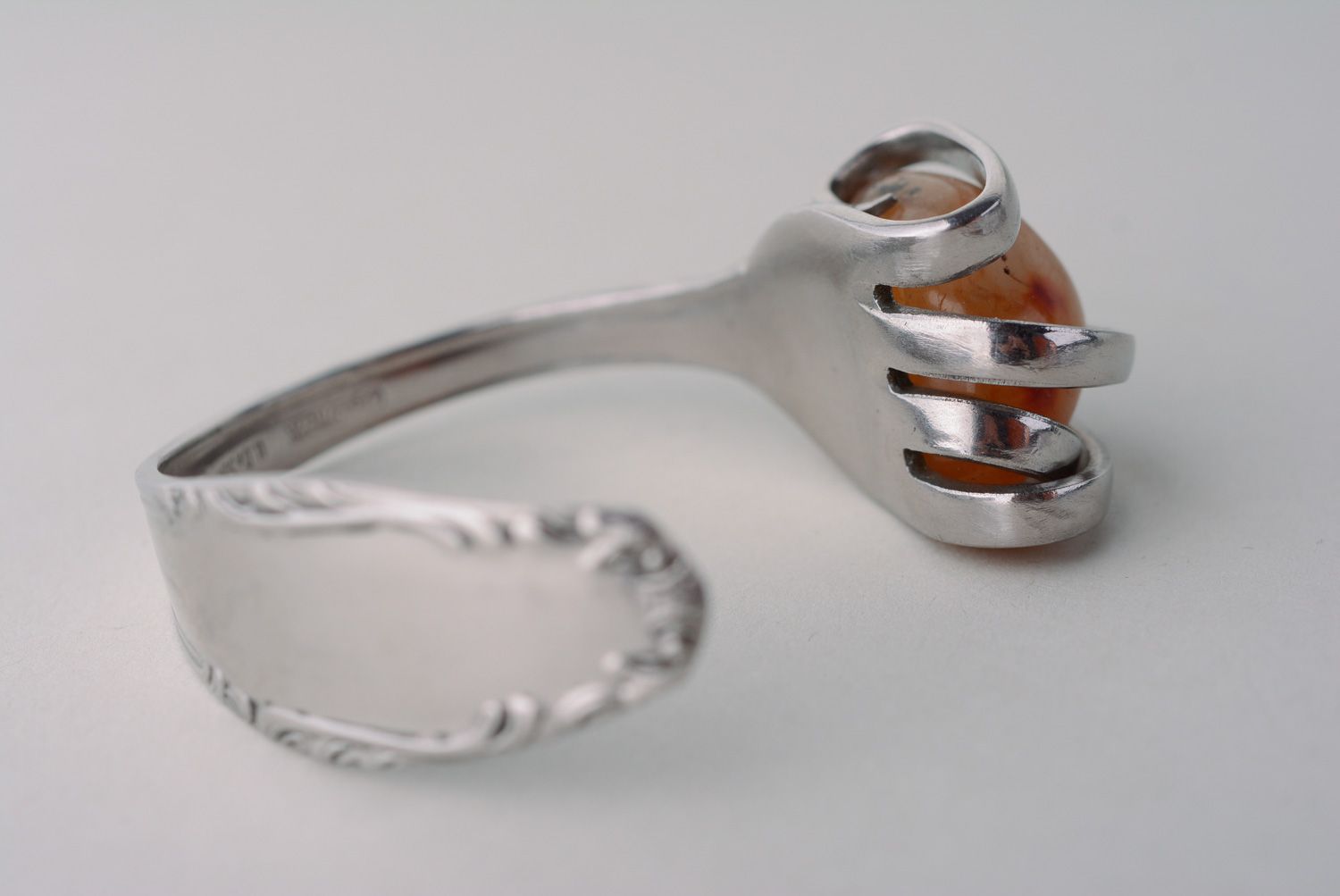 Bracelet en inox large fait main à partir de fourchette et pierre naturelle  photo 4