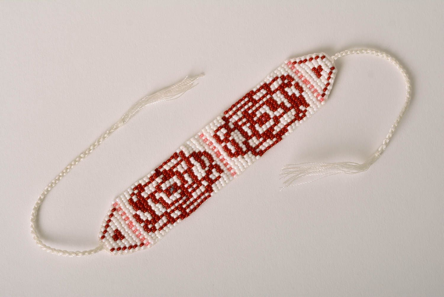Handmade white and red beads floral ornament wrist strand bracelet for girls and women photo 5