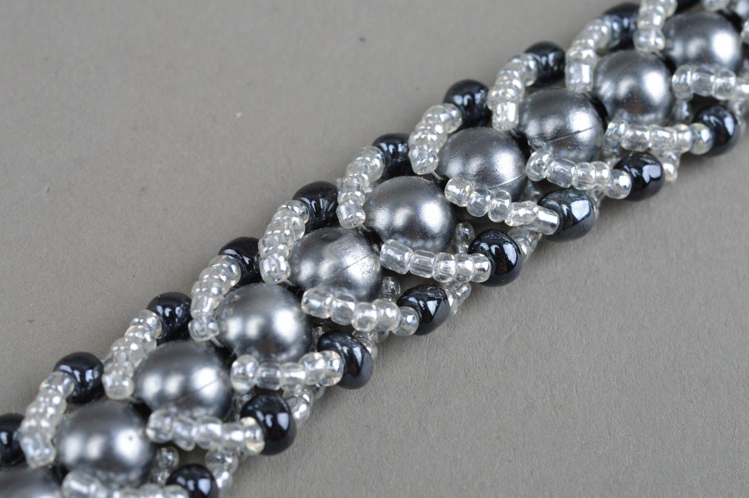 Bracelet en perles de rocaille fait main couleur d'argent bijou fin pour femme photo 5