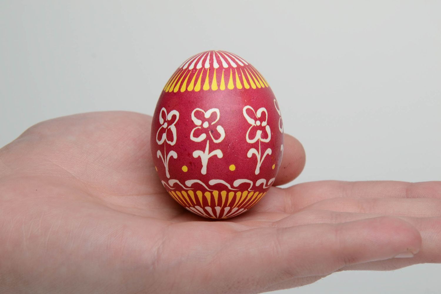 Painted egg in Lemkiv style of red color photo 5