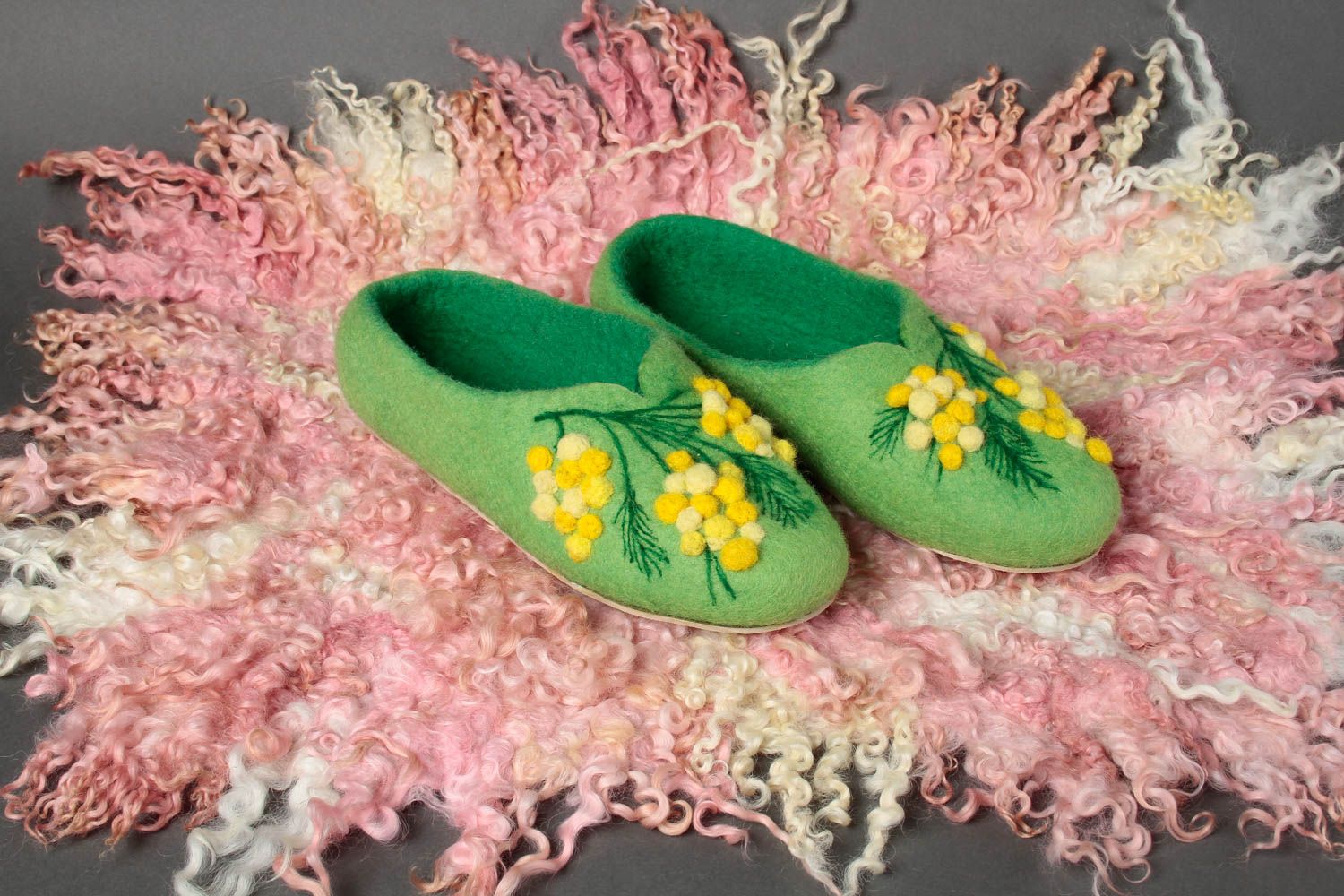 Handmade felted green slippers home woolen slippers warm stylish present  photo 1