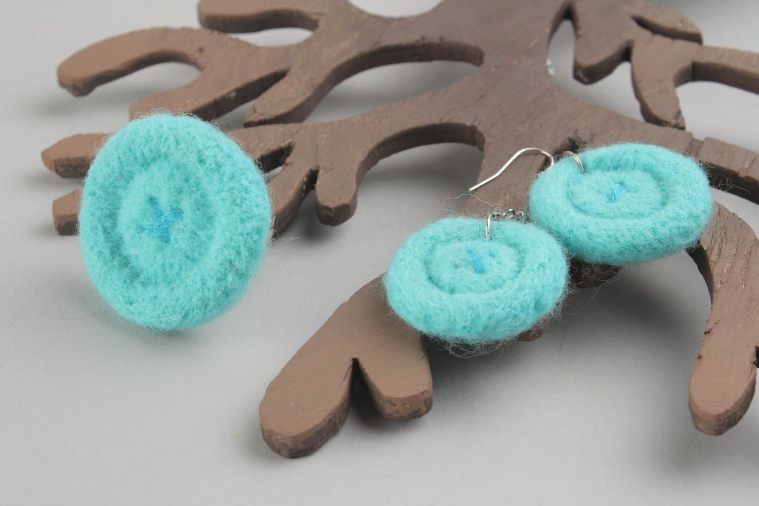 Jewelry set made of felted wool photo 1