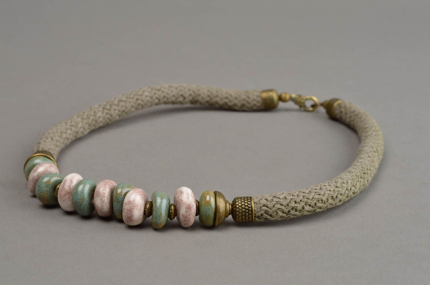 Collana di perline in argilla fatta a mano girocollo artigianale in stile etnico foto 3