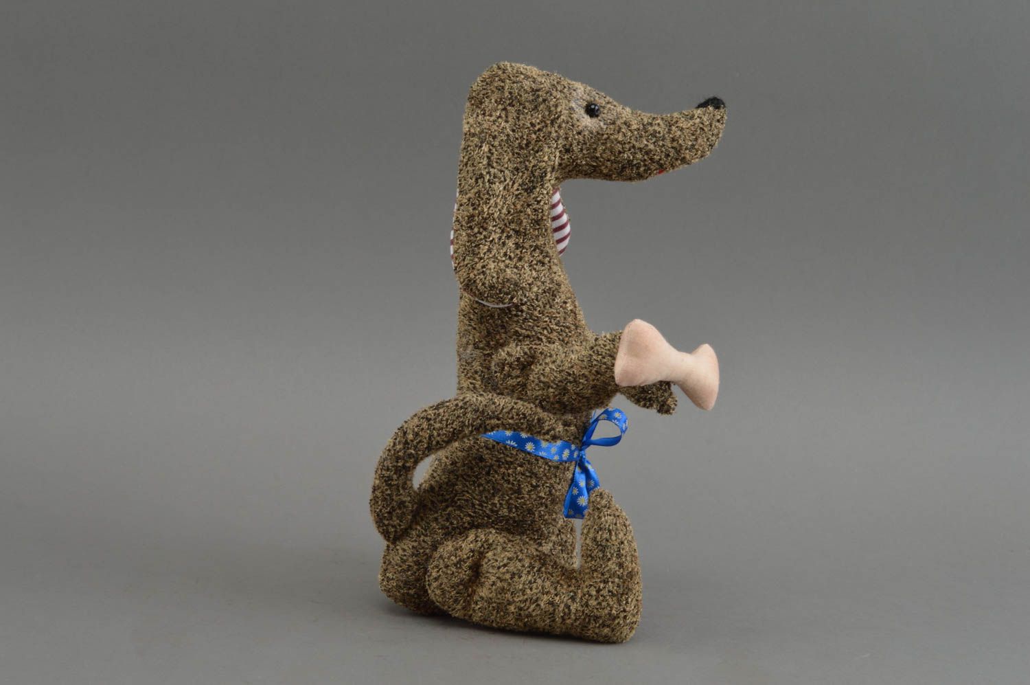 Peluche chien teckel en tissus amusante originale faite main pour enfant photo 3