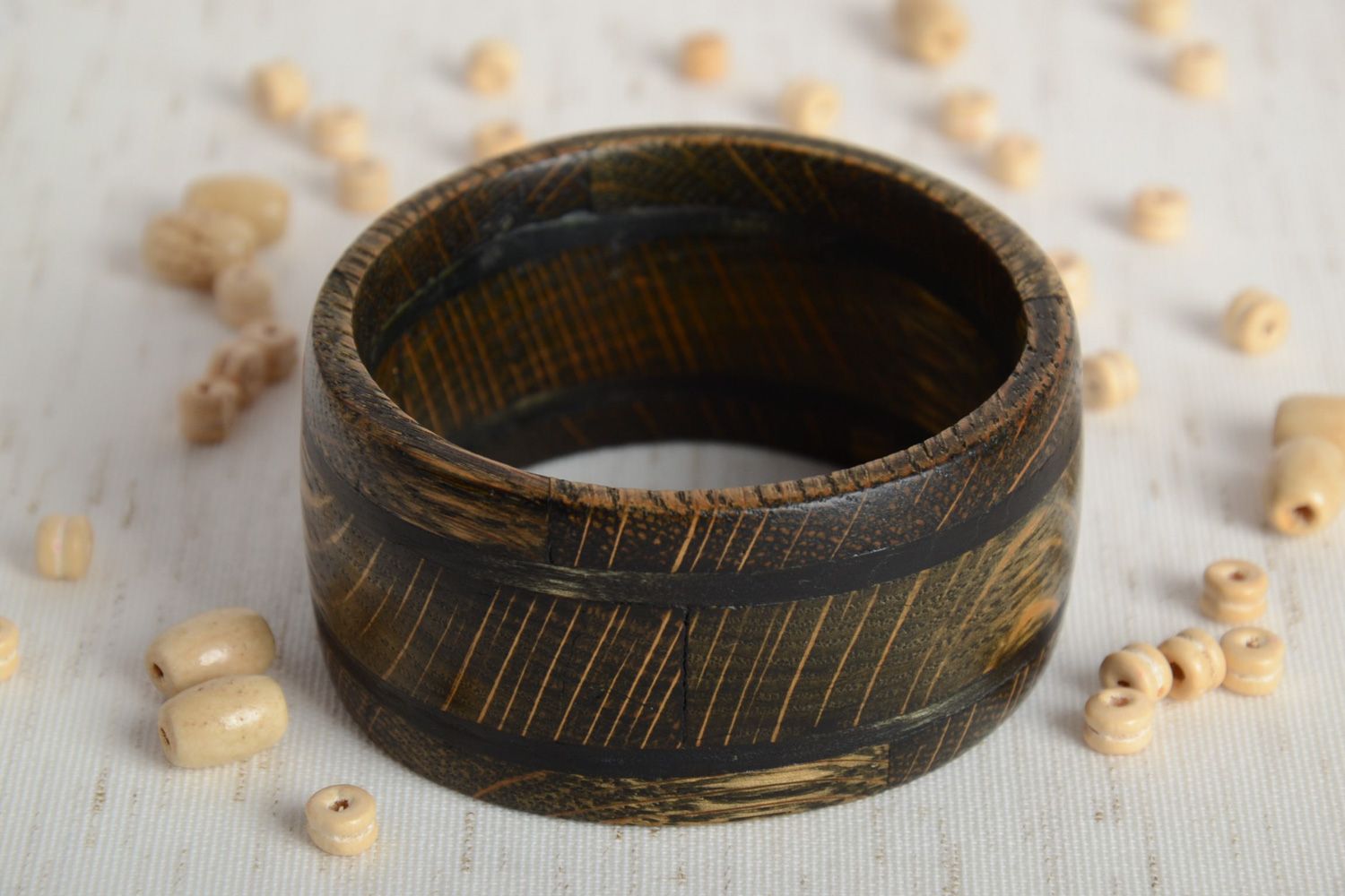Pulsera de madera hecha a mano tonificada tallada original para mujeres foto 2