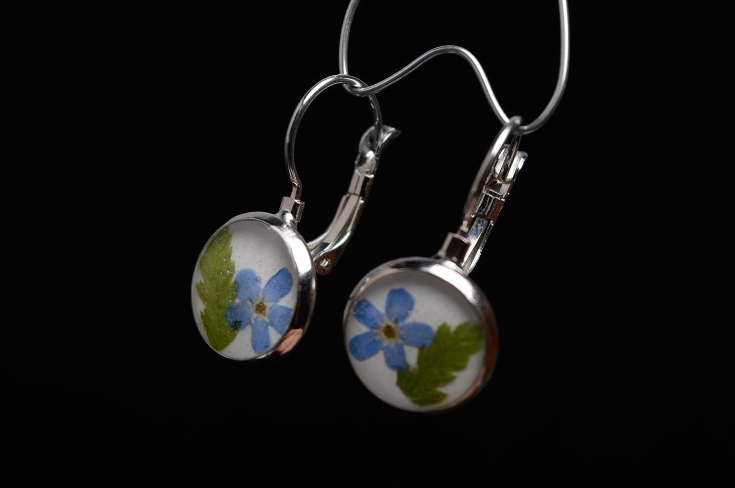 Earrings and ring with natural flowers embedded in epoxy resin photo 3