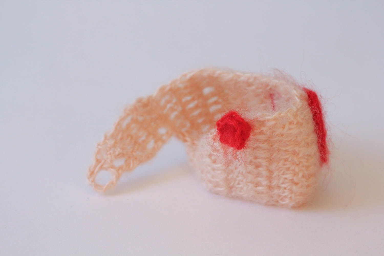 Copritazza all'uncinetto fatto a mano fodera a maglia per tazza cuore rosso foto 4