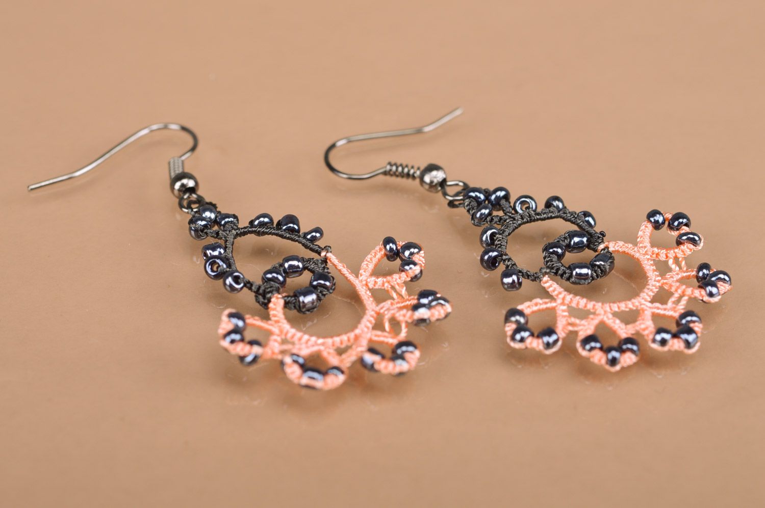 Hand woven bright evening tatting woven earrings of black and pink colors photo 3