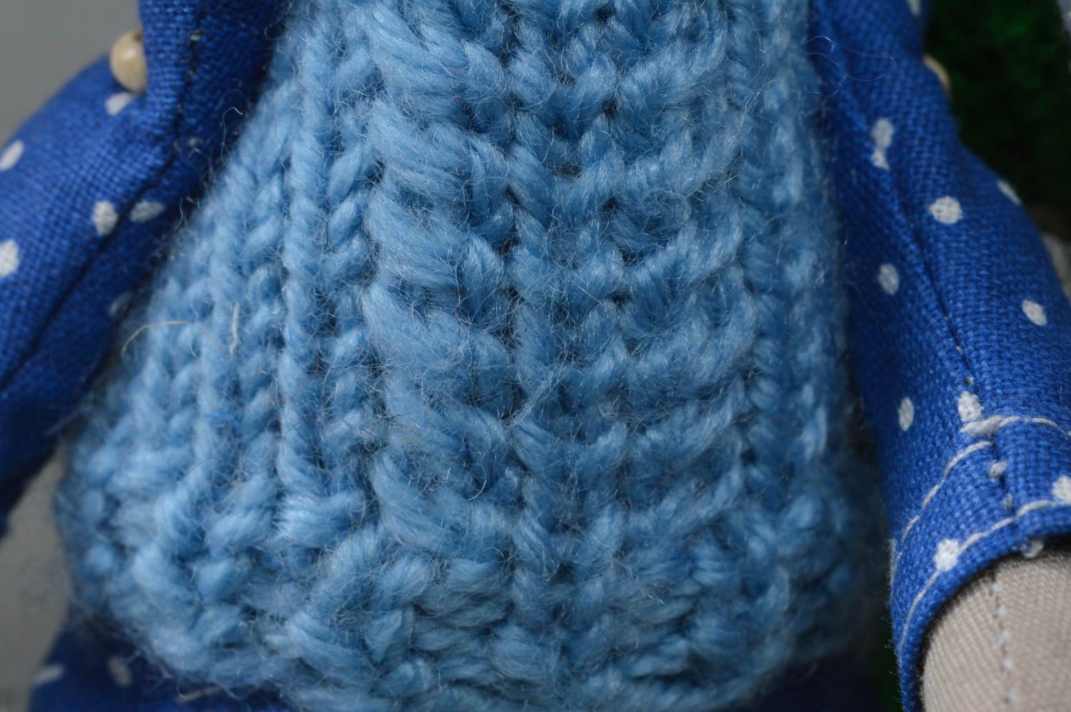 Handmade Textil Kuscheltier Hase handgemacht in Kleidung für Kinder und Dekor foto 3