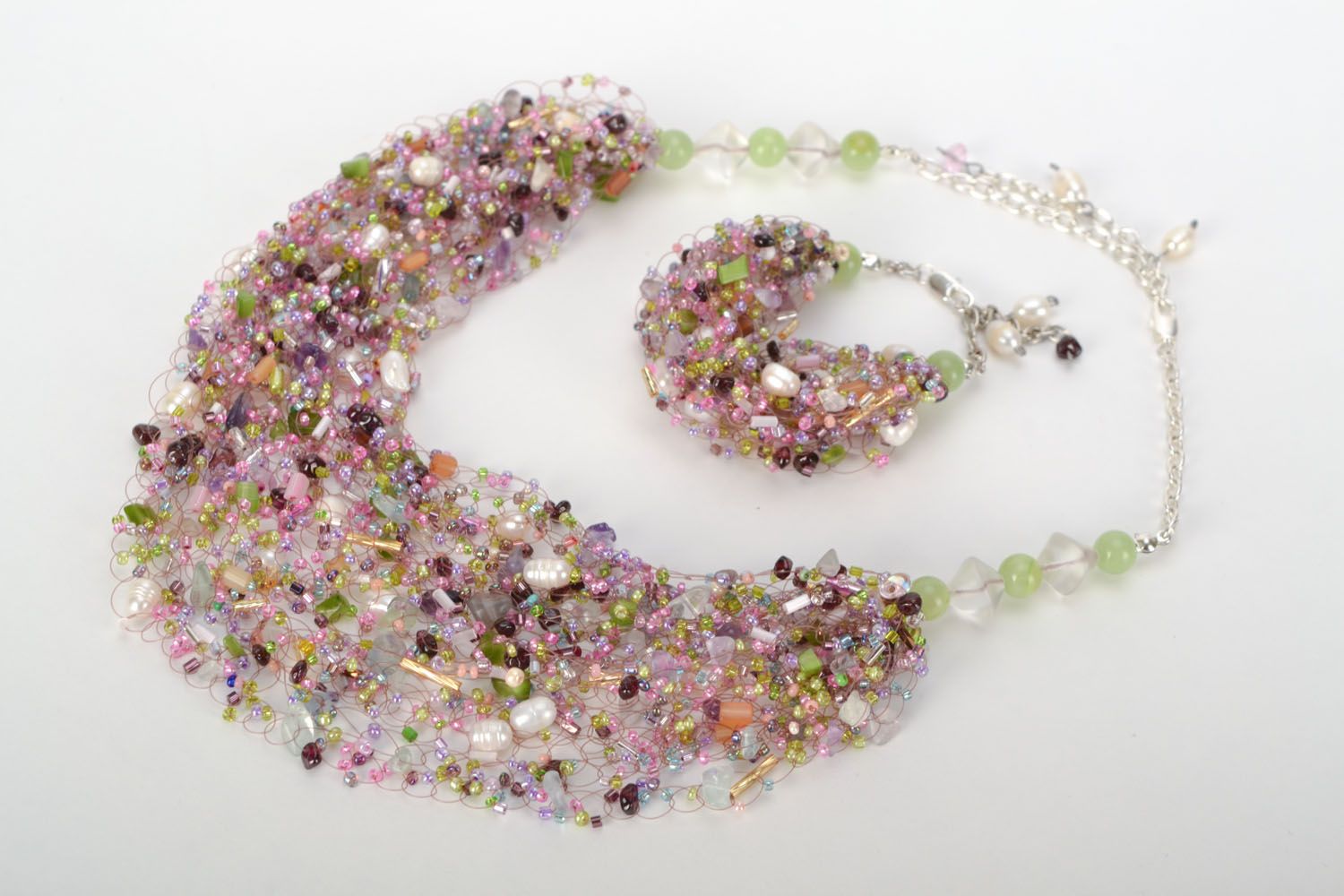 Bracelet et collier artisanaux en pierres naturelles Pressentiment de printemps photo 2