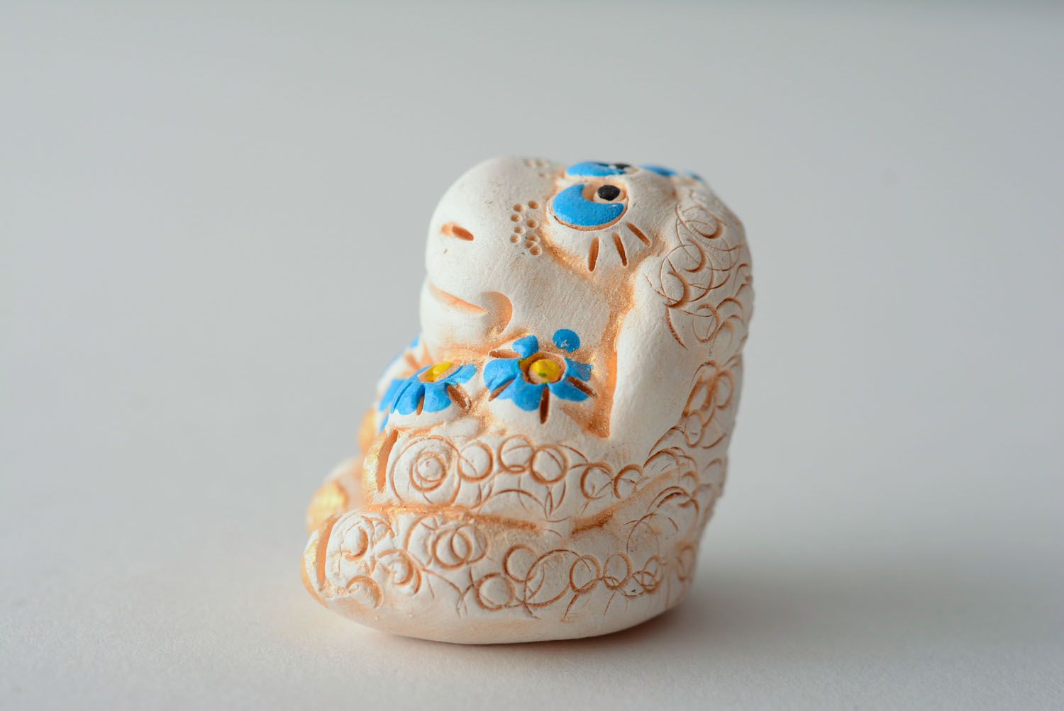 Figura decorativa de cerámica Oveja en flores foto 2