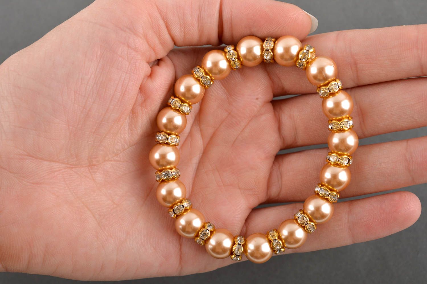Bracciale di perle fatto a mano braccialetto chiaro braccialetto da polso
 foto 5