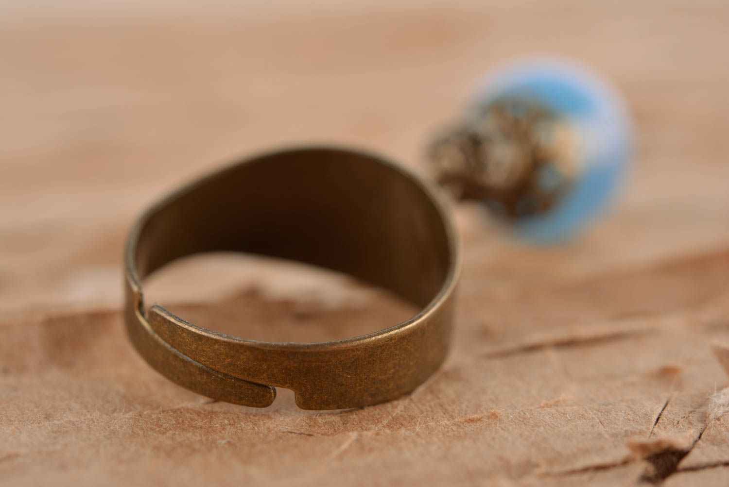 Красивое кольцо украшение ручной работы необычное кольцо с бусиной круглое фото 5